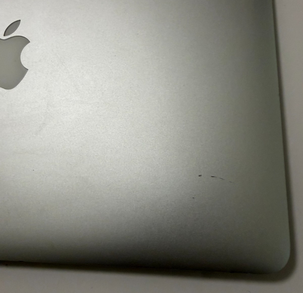 Apple MacBook Air 13″ (128GB SSD, Intel Core i5 5th Gen., 1.6 GHz, 8GB) Laptop