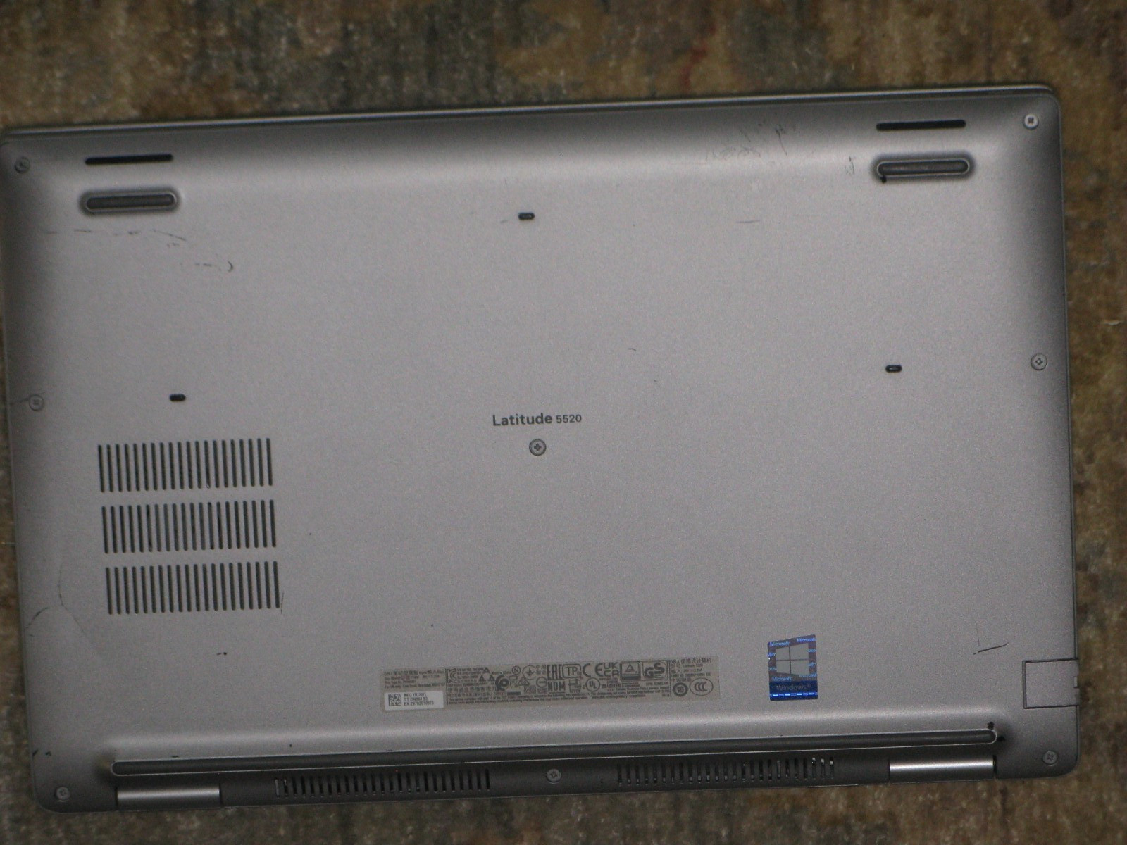 Dell Latitude 5520 i7-1185G7 256GB NVMe 12GB FHD non-touch TB4 vPro W11P