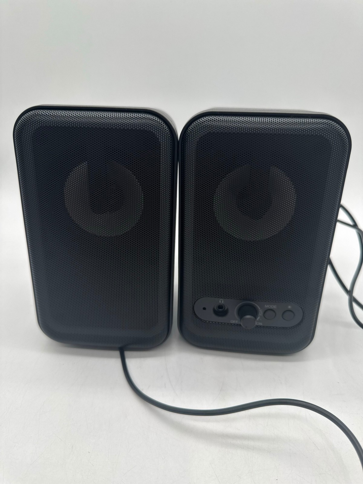 Insignia 2.0 Bluetooth Computer Speakers RGB Lighting 6.8W Black NS-CSB2B6