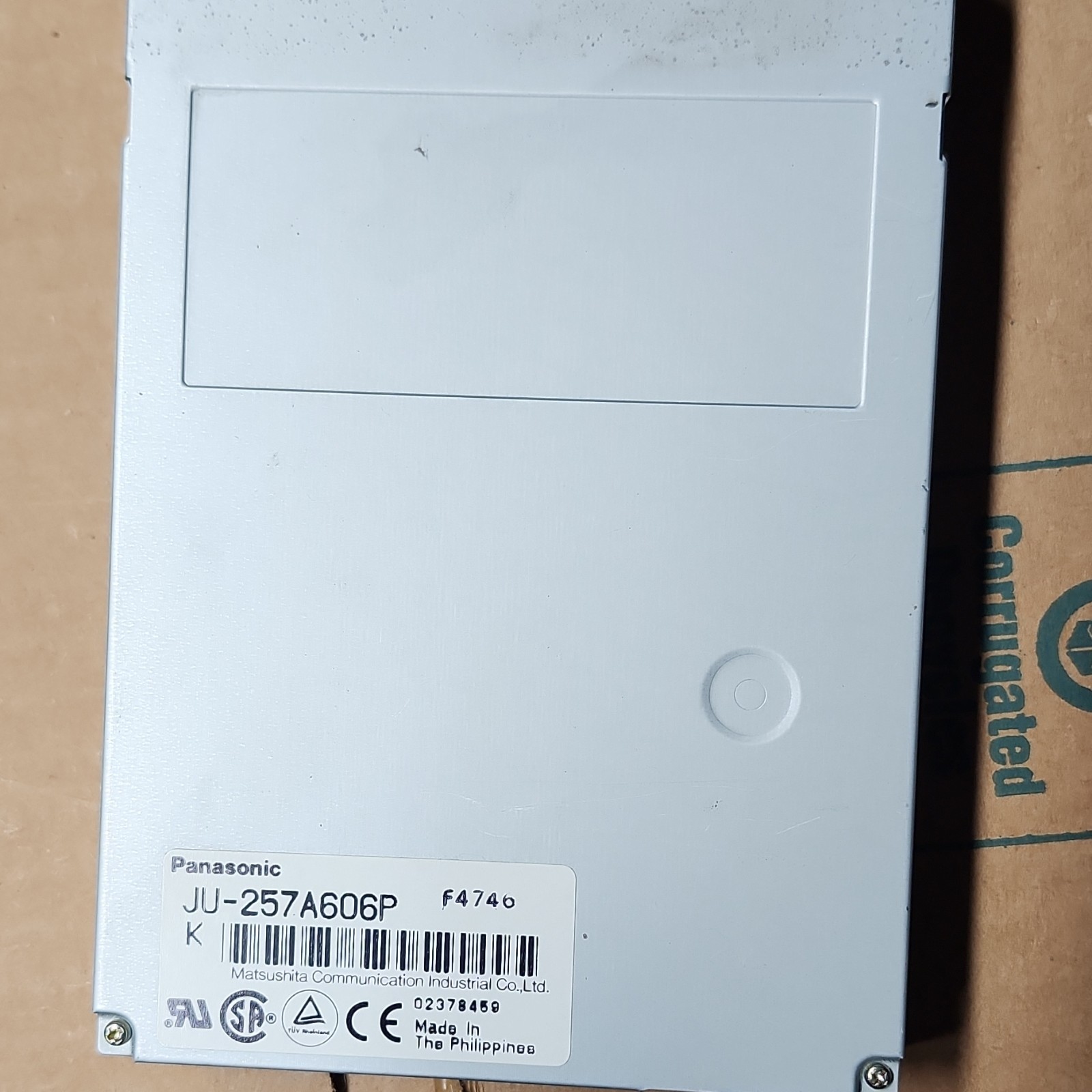 Panasonic JU-257A606P 3.5″ IDE Floppy Drive Beige 3½ in Floppy Disk Drive