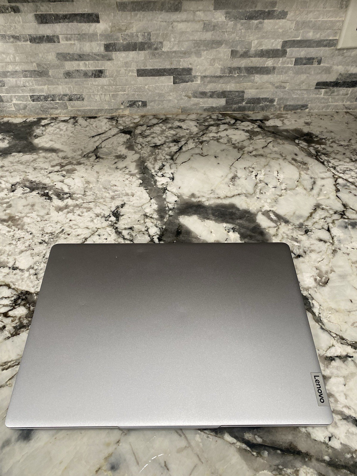 Lenovo Yoga Slim 7i Carbon 13.3″ i5 16GB 512GB SSD Win 11 Gray 2.5K