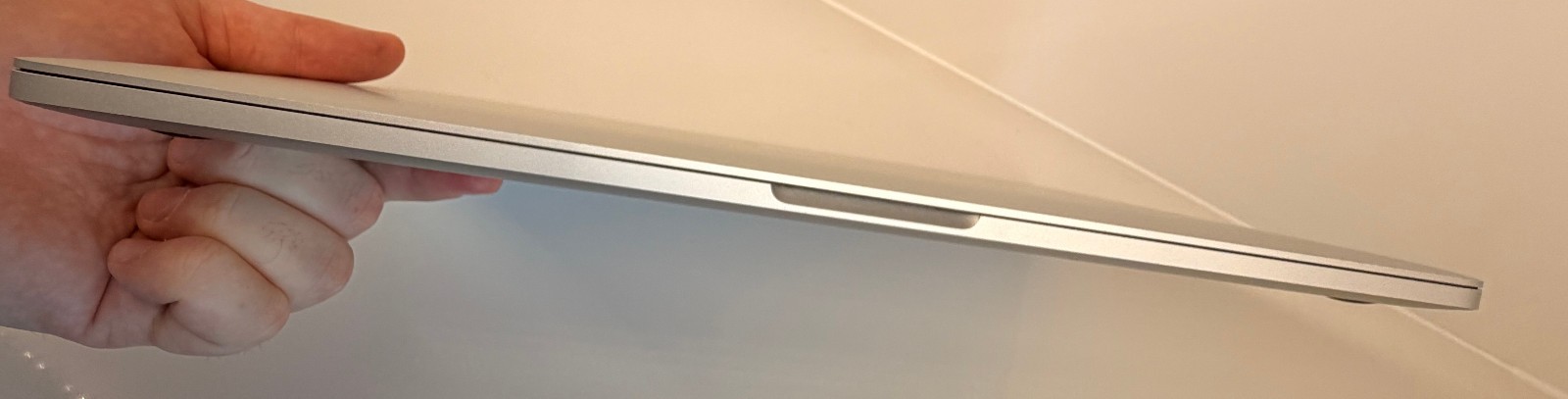 MacBook Pro 15″ 2016 – i7 2.7GHz, 16GB RAM, 1TB SSD, Radeon Pro 460 (Very Good)