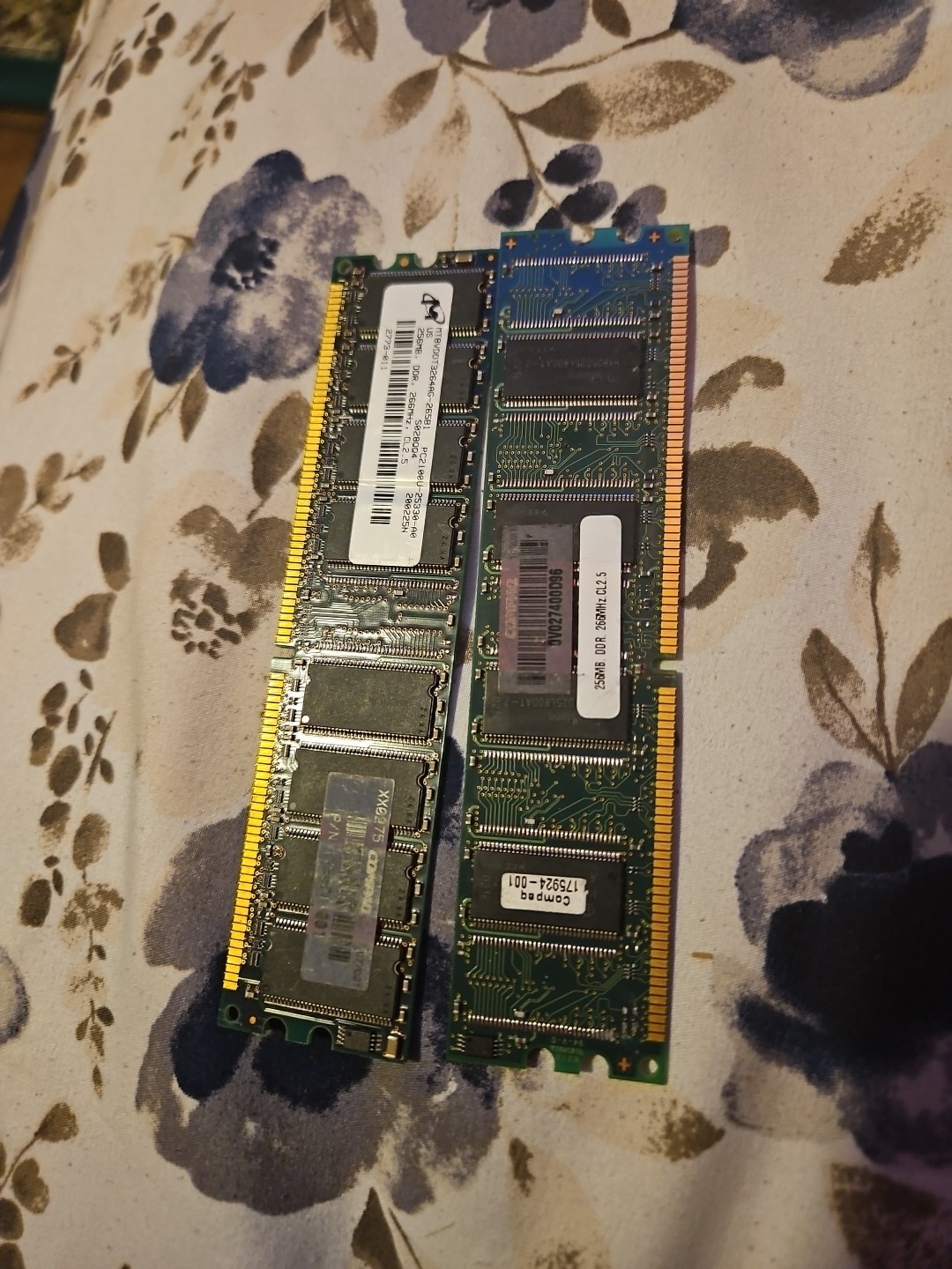 Infineon 256MB DDR 266 CL2 PC 2100U-20330-A1 32X64 SDRAM (2 X 256 MB = 512 MB)