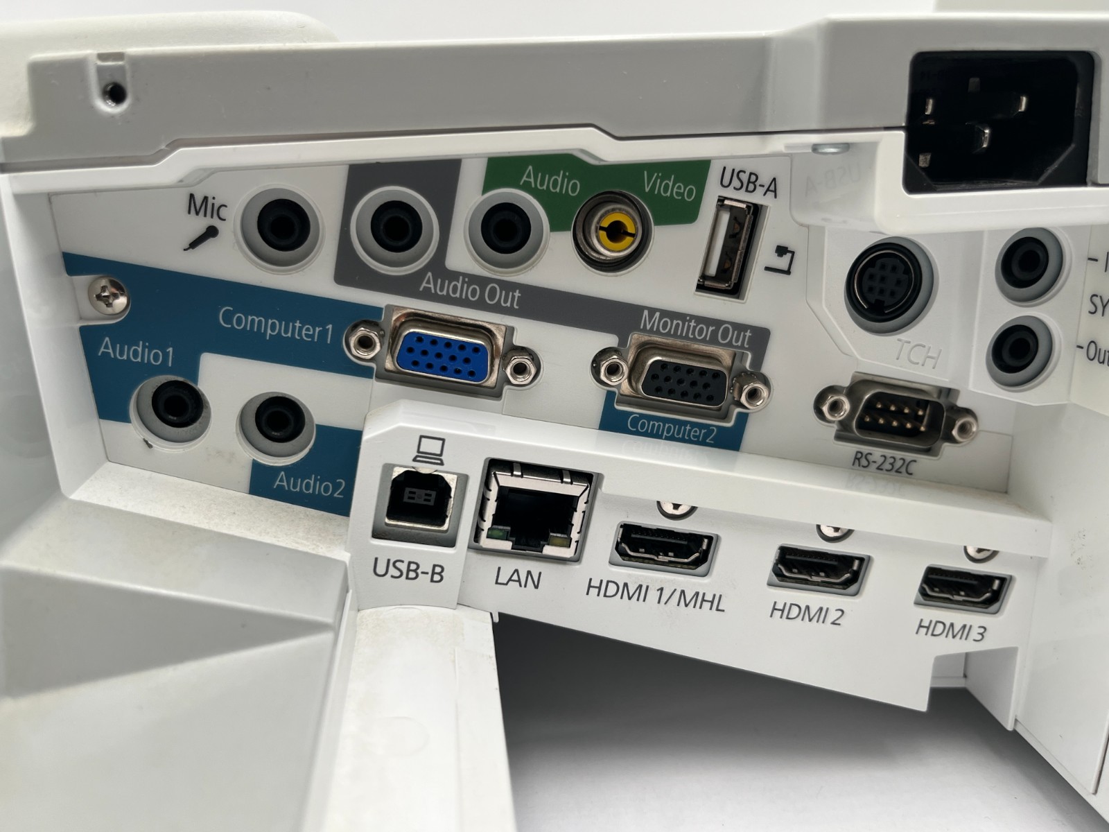 Epson BrightLink 695Wi Short-Throw 3LCD 3500 Lumens HDMI W/ Remote 260 HOURS