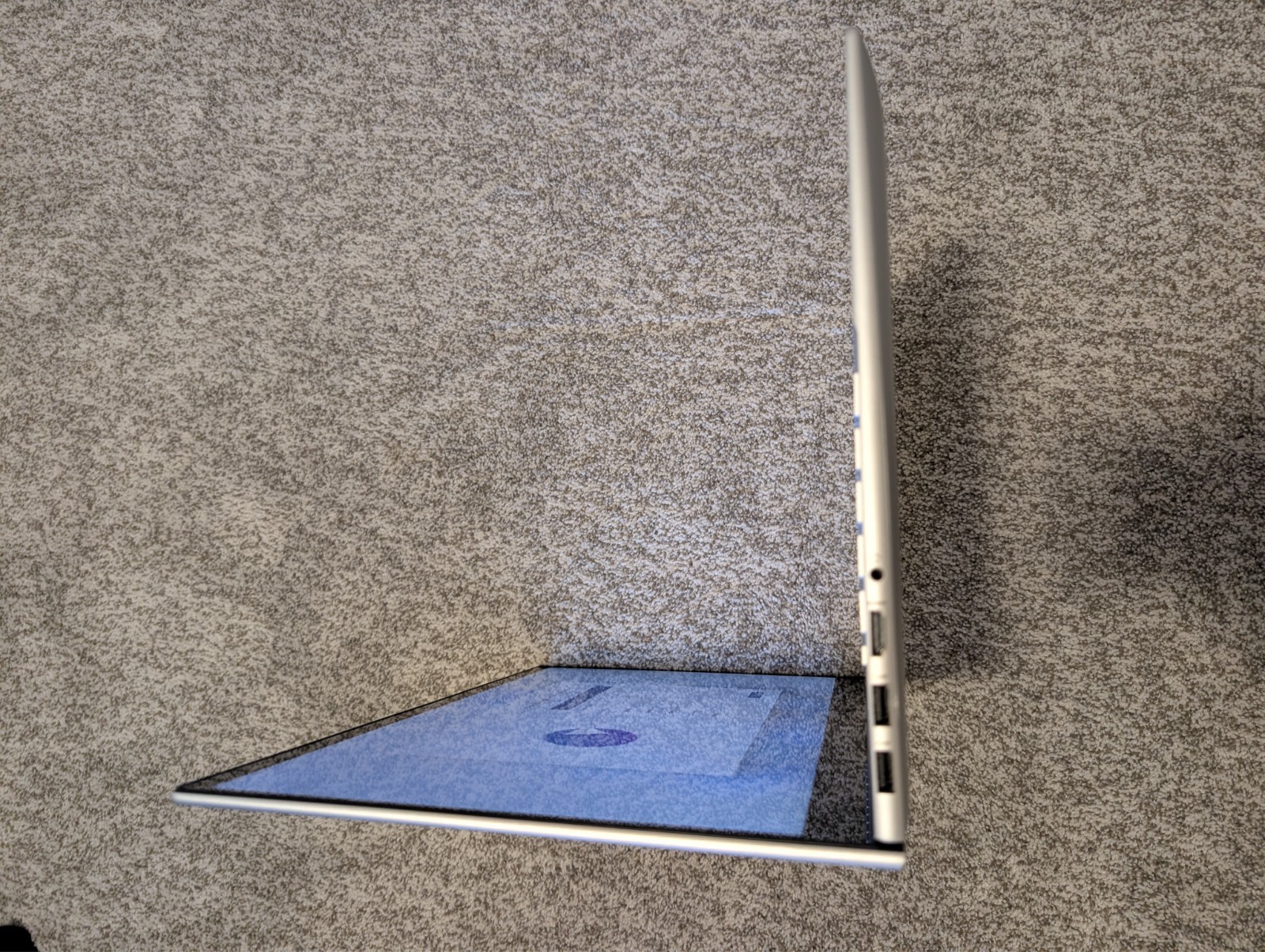 HP ENVY 17-cr0747nr 17.3″ COMES WITH HP OFFICIAL DOCKING STATION