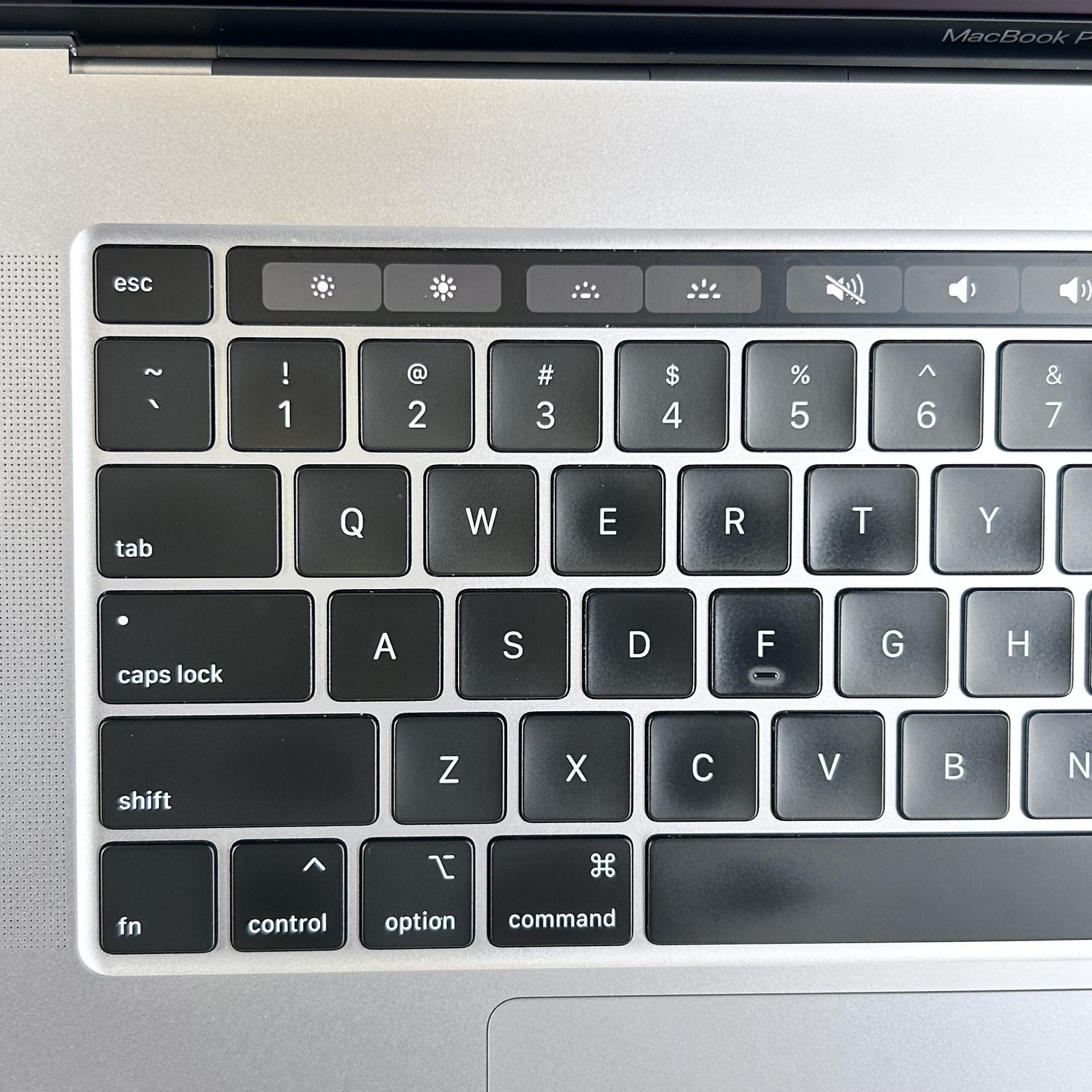 MacBook Pro 16 Touch Bar Space Gray 2019 2.3GHz i9 32GB 4TB SSD Radeon Pro 5500M