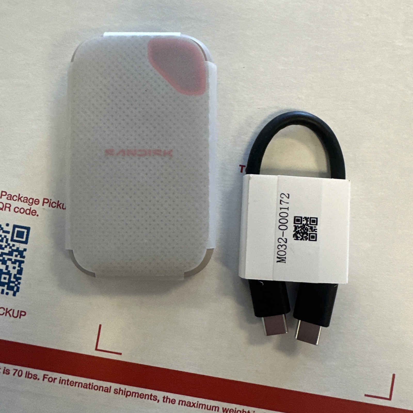 SanDisk Portable Extreme Portable SSD 1TB SSD SDSSDE7W-1T00AW25 Free Shipping!