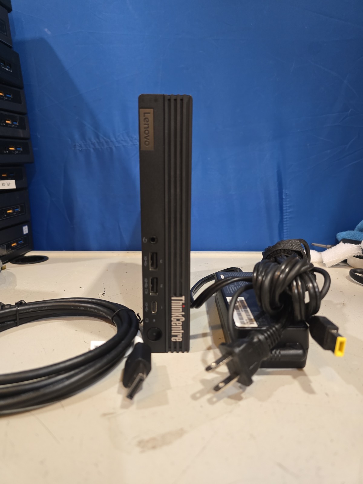 Lenovo ThinkCentre M80q Gen 3 Tiny i5-12500T 8GB DDR5 256GB SSD NVMe Win11P