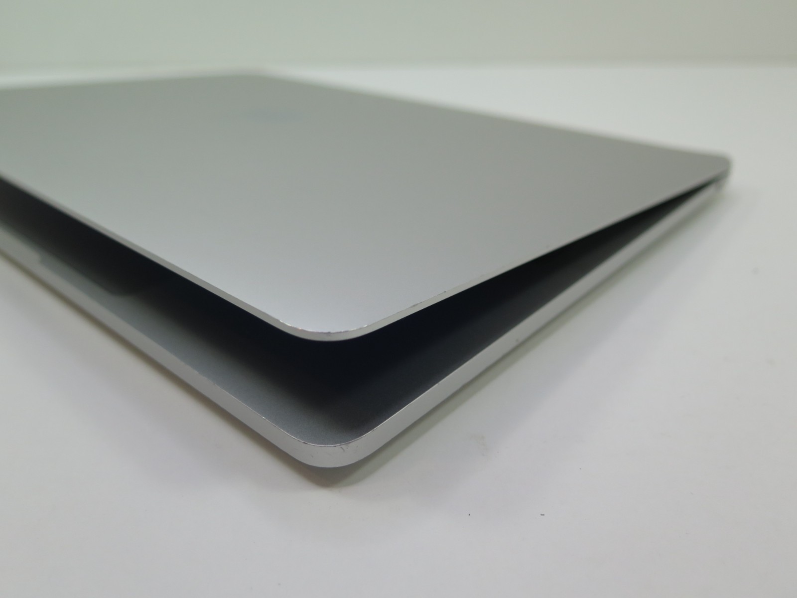 APPLE MACBOOK PRO 2020 13″ SILVER 8-CORE M1 16GB 512GB +BATTERY COUNT @ ONLY 262