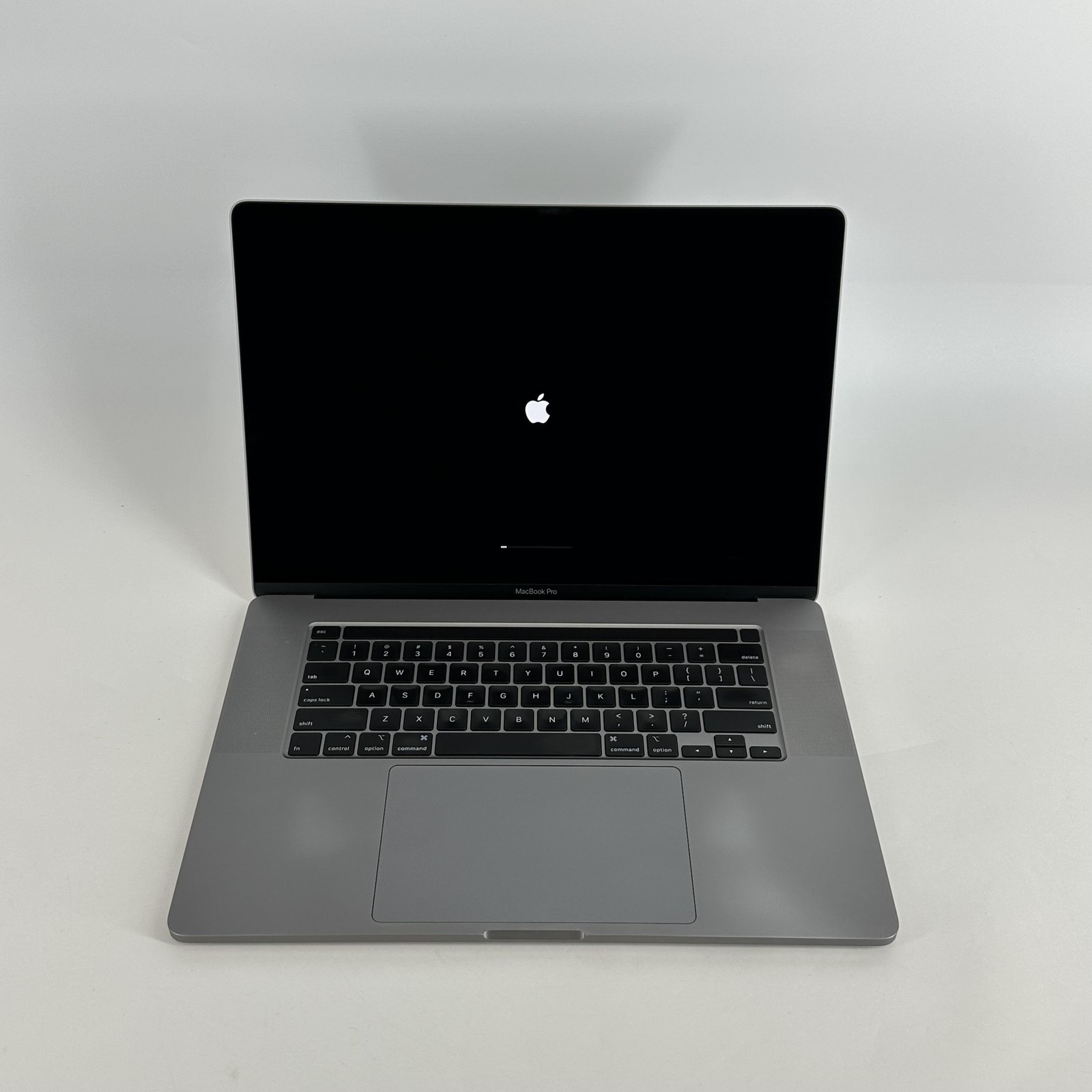 MacBook Pro 16 Touch Bar Space Gray 2019 2.4 GHz i9 32GB 1TB Radeon Pro 5500M