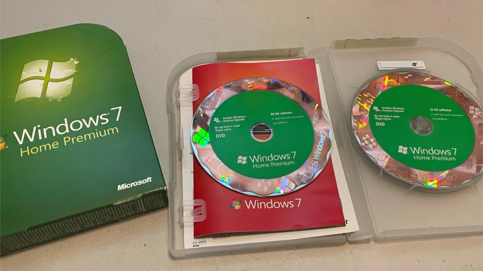 Microsoft Windows 7 Home Premium SKU GFC-00019 2 DVD set 32-bit 64-bit Open Box