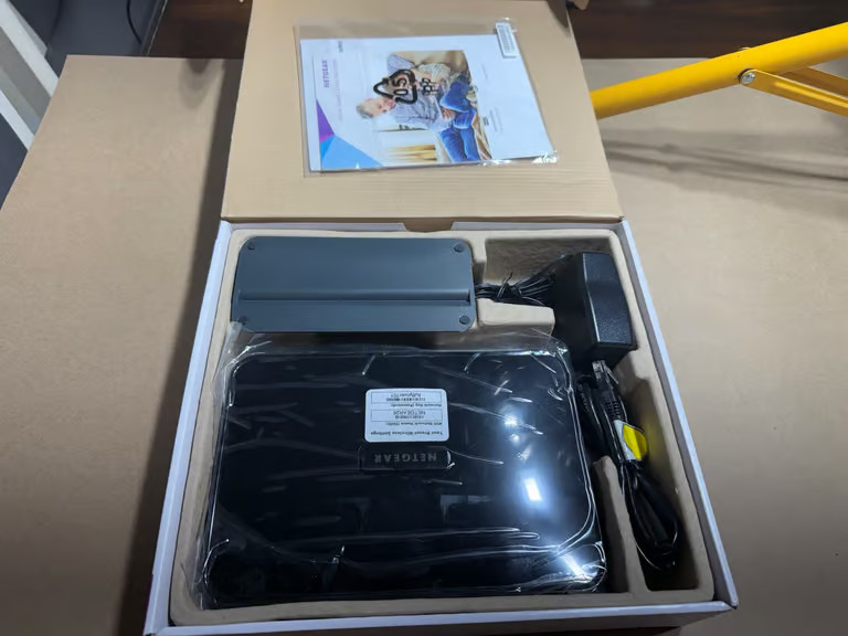 Netgear N300 Wireless Router wnr2000v2 300 Mbps 4-Port 10/100 Tested READ