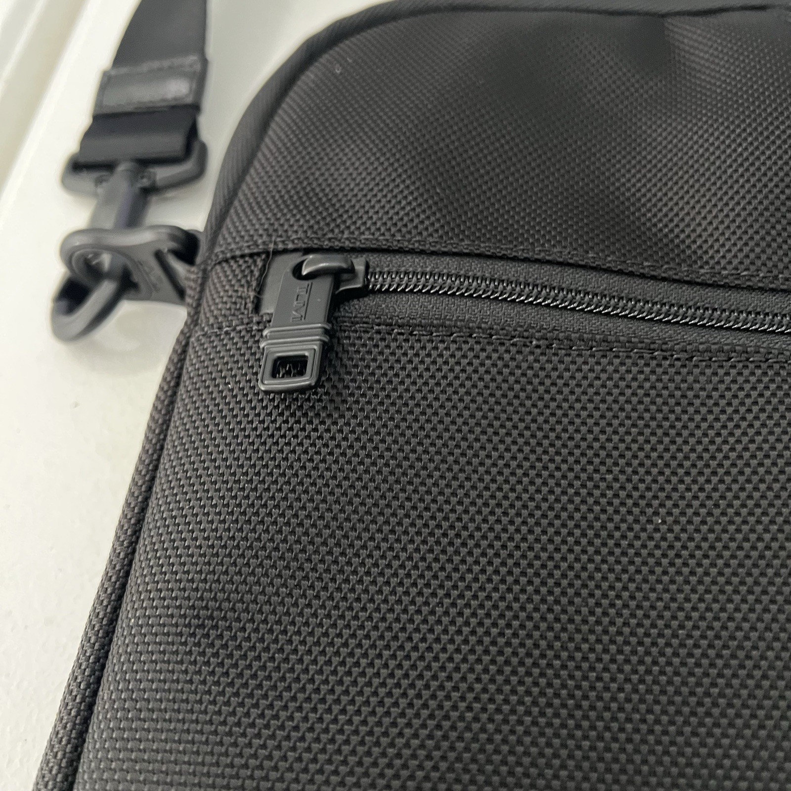 New Tumi Black Nylon Laptop Briefcase Messenger Bag Adjustable Strap