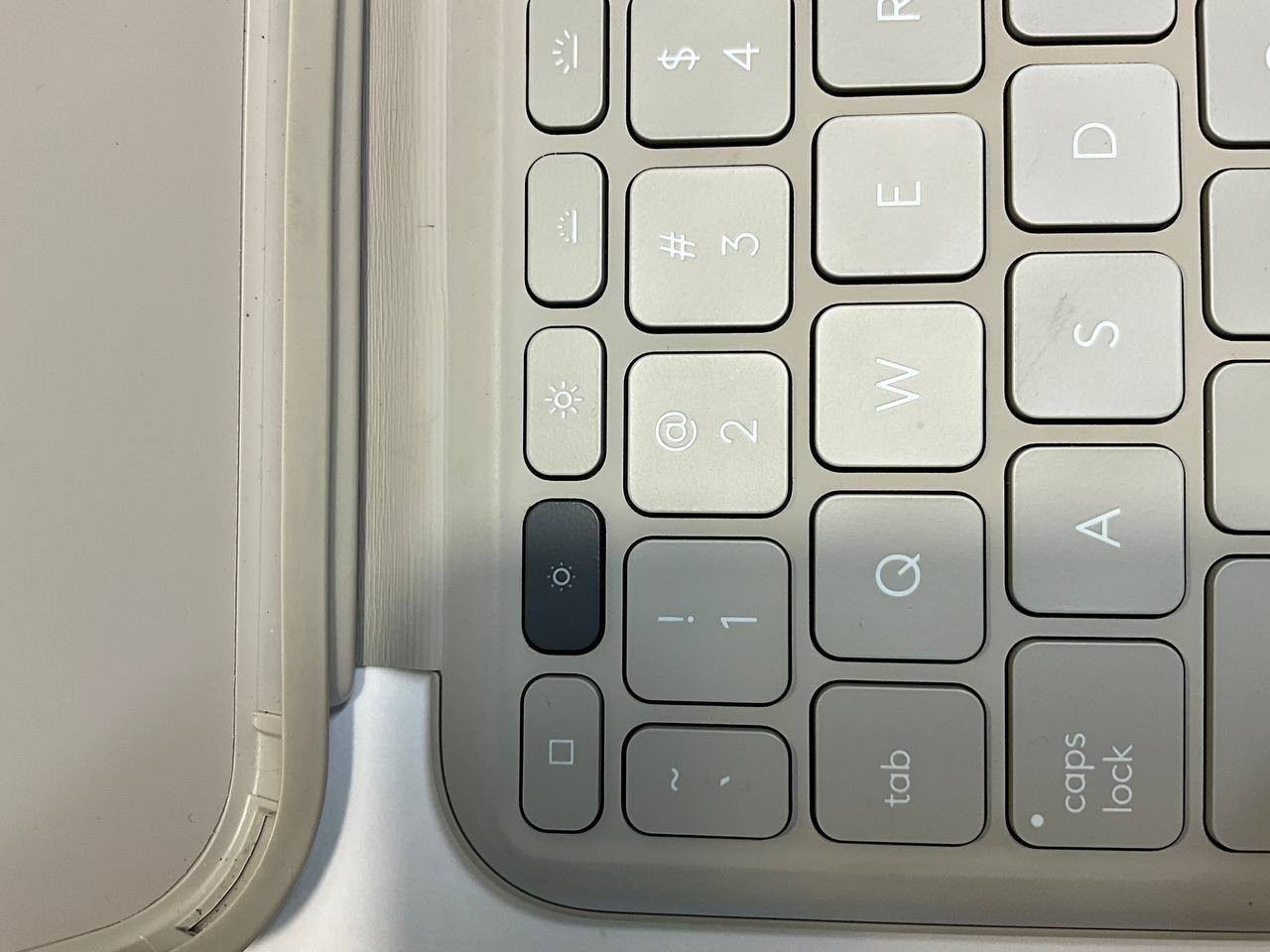 Logitech Combo Touch Keyboard Case for iPad Pro 11-inch (M4) =READ=