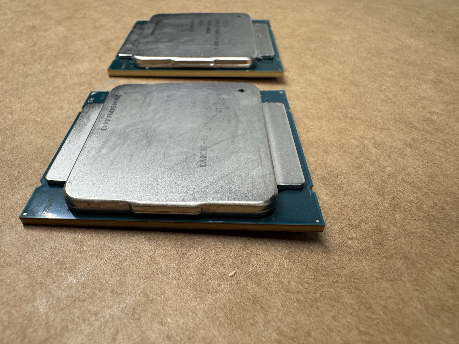 LOT OF 2 INTEL XEON E5-2620 V3 SR207 2.4GHZ 15MB 6 CORE 85W – SERVER PULL