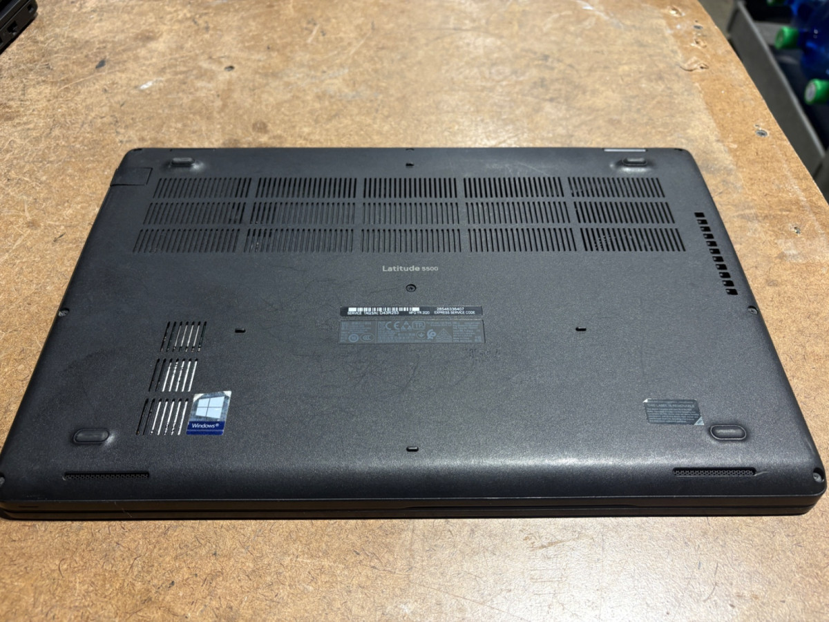 Dell Latitude 5500 15.6″ i5-8365U 16GB RAM 256GB SSD No Charger/OS