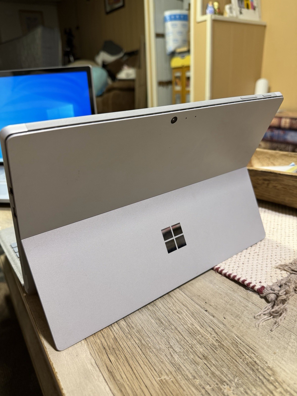 Microsoft Surface Pro 11.5in Touch Wi-Fi i7-8650U 16GB 237GB Win10 Pro Silver