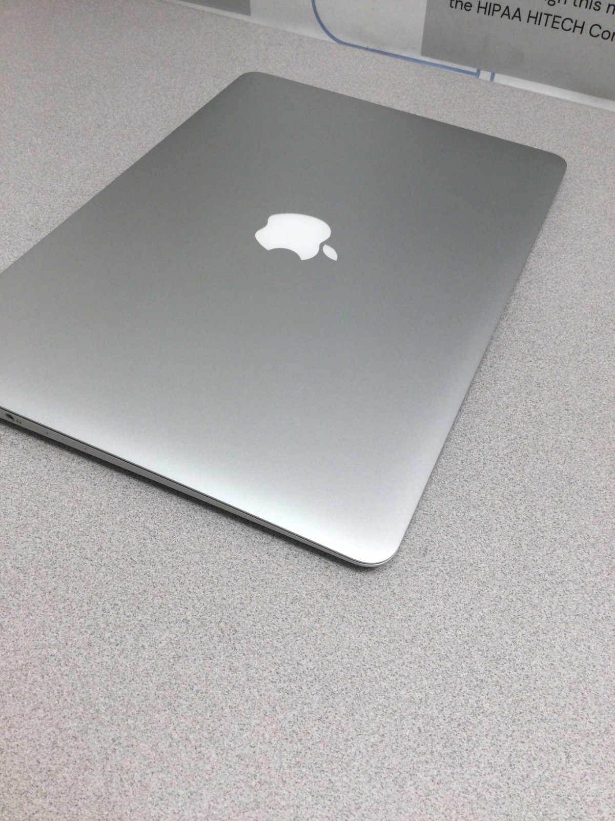 Apple MacBook Air 13.inch (128 GB SSD, Intel Core i5 5th. Gen., 1.6GHz, 4 GB RAM