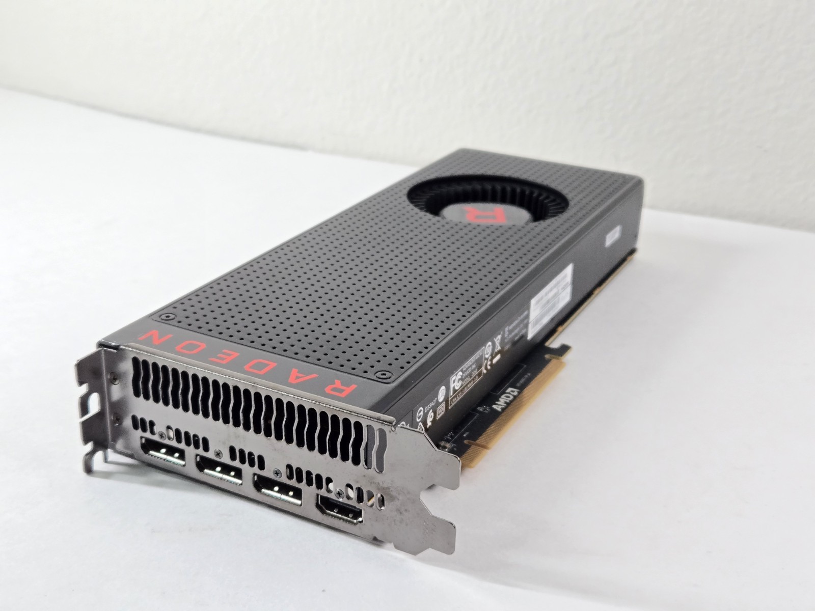SAPPHIRE Radeon RX Vega 64 8GB 21275-03 102-D05015-00-AT Graphics Card