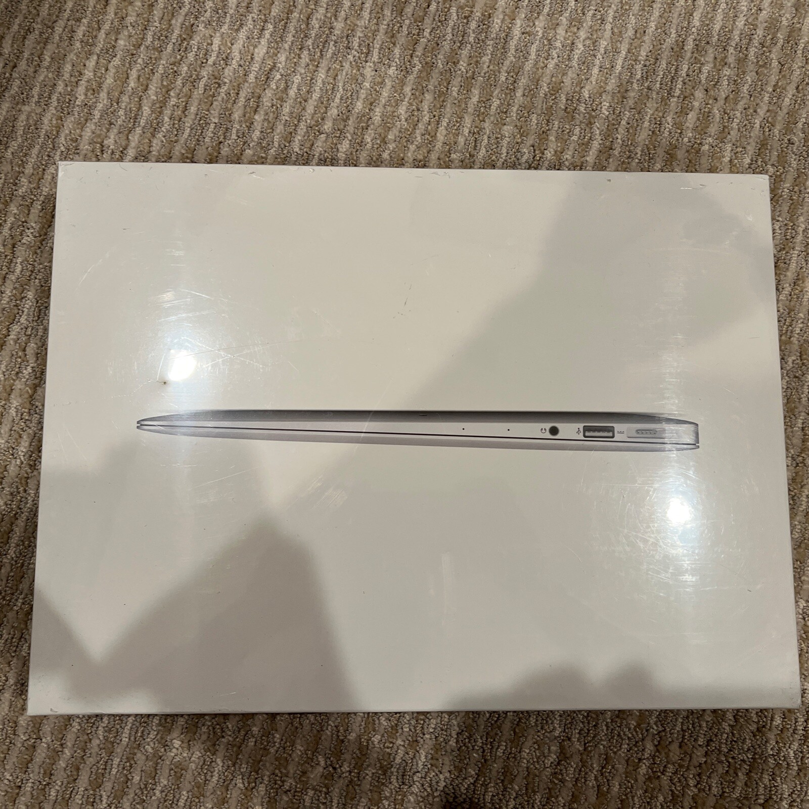 Apple MacBook Air 13.3″ (256GB SSD, Intel Core i5 5th generation, 1.6 GHz, 8GB)