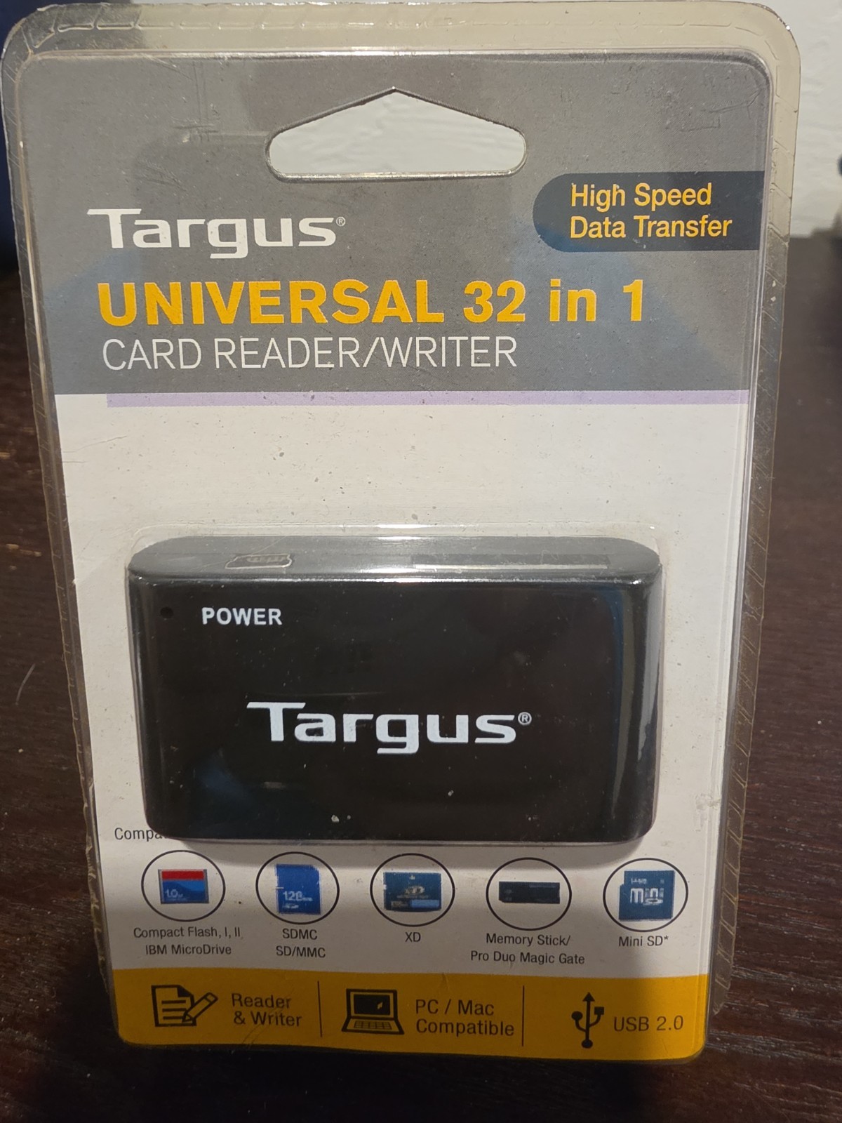 TARGUS UNIVERSAL 32 – IN – 1 CARD READER / WRITER (NEW) High SPEED data transfer