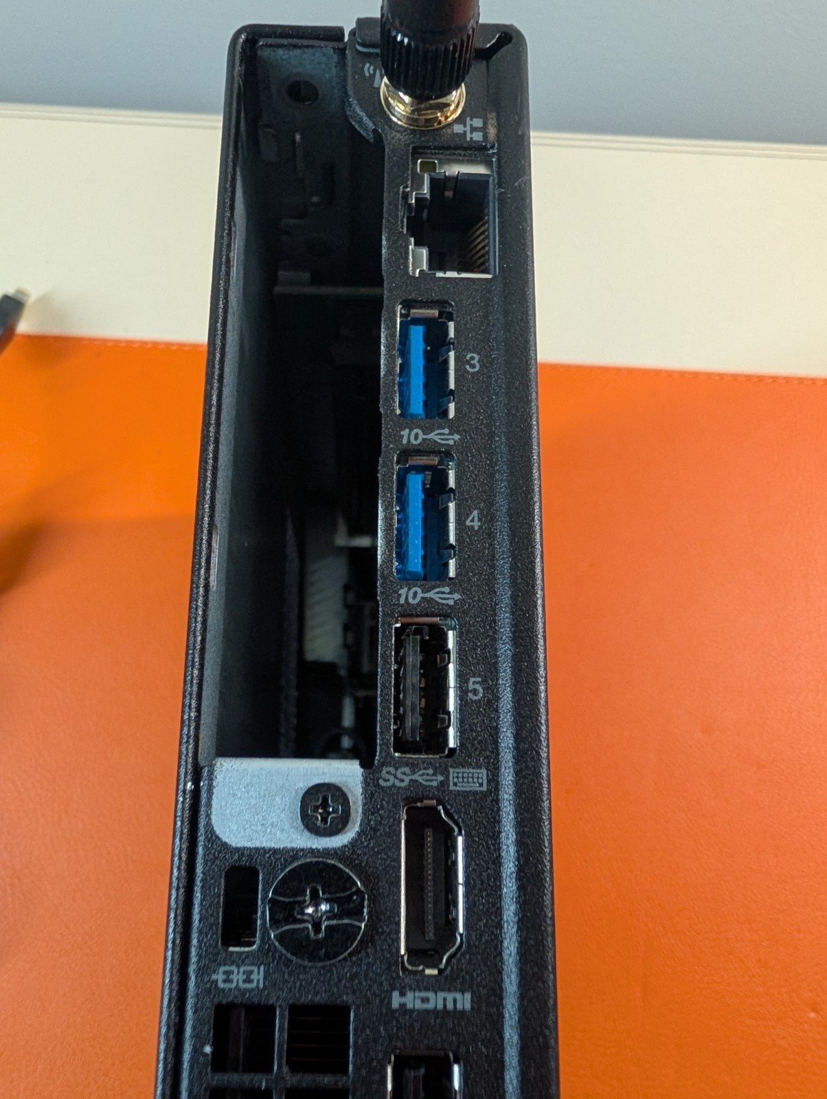 Lenovo ThinkStation P330 Tiny 16GB RAM No SSD with Adapter