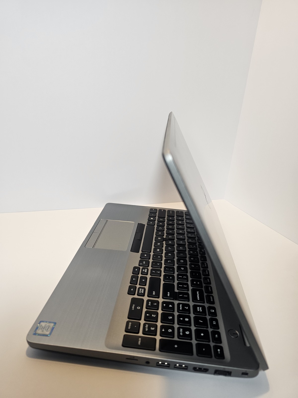 Dell Precision 3541 Intel Core i7-9850H 16GB RAM 1TB SSD 15.6″ Win11 Pro Laptop