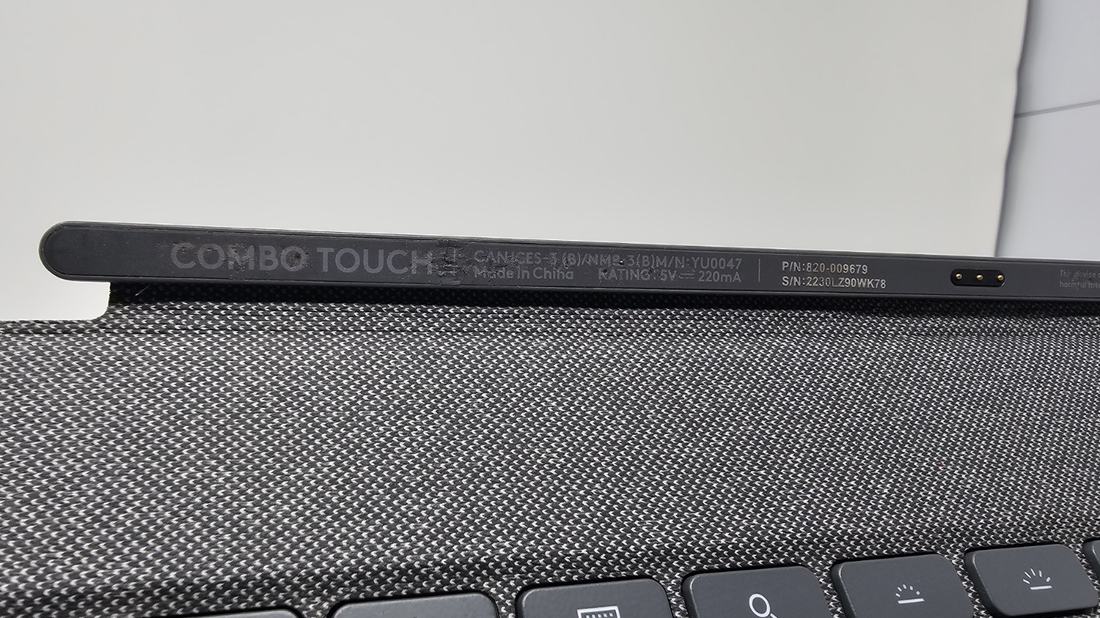 Logitech Combo Touch Keyboard Case for 12.9″ Apple iPad Pro 5th/6th Gen *BROKEN*