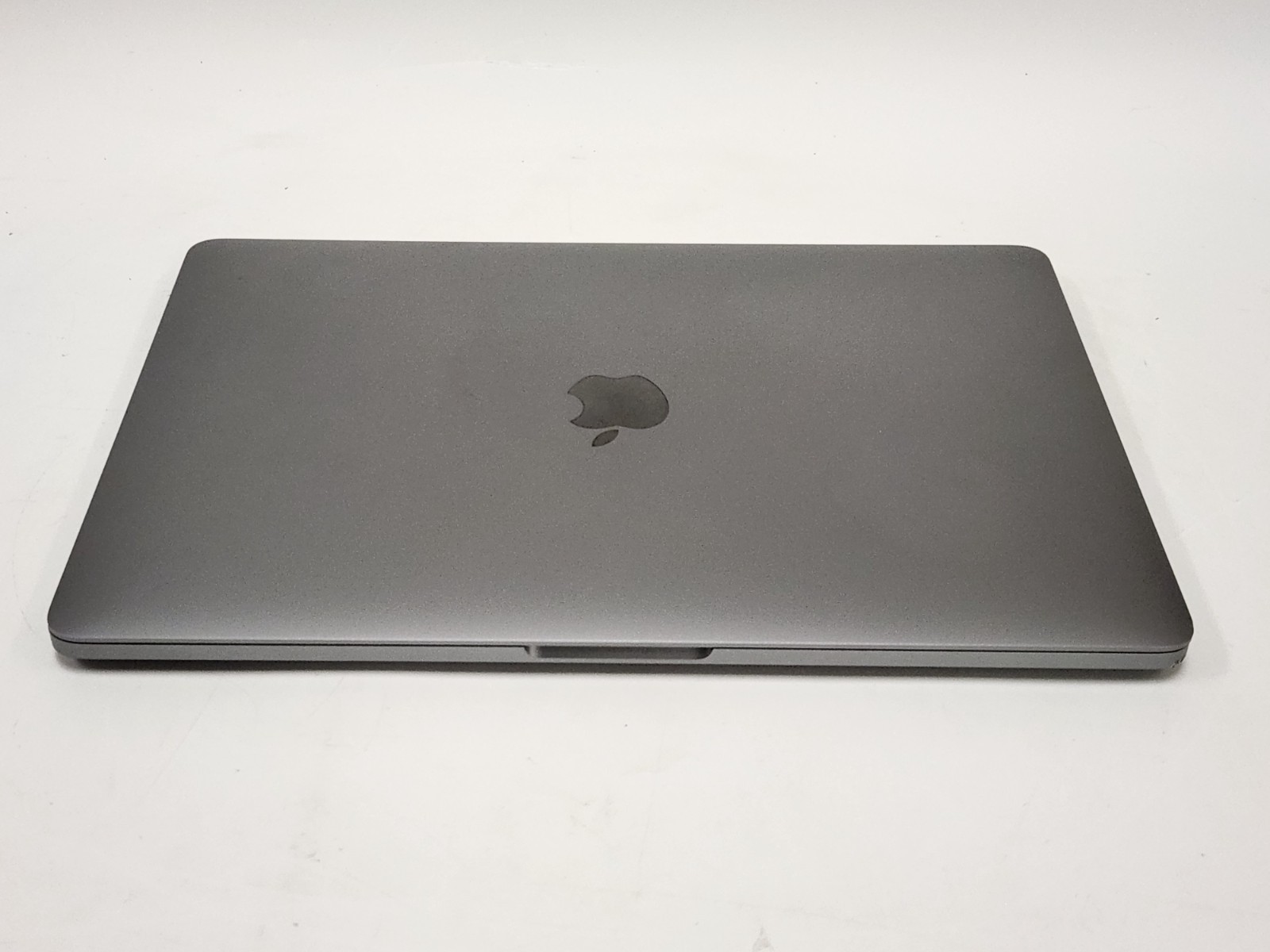 2020 Apple MacBook Pro 13.3″ M1 Chip 8GB RAM 256GB A2338 Bundle Adapter 119 cyc