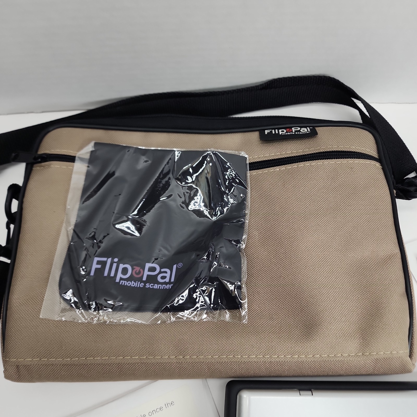 Flip Pal 100C Mobile Scanner w/ 2GB SD Memory Card & Travel Case – TESTED
