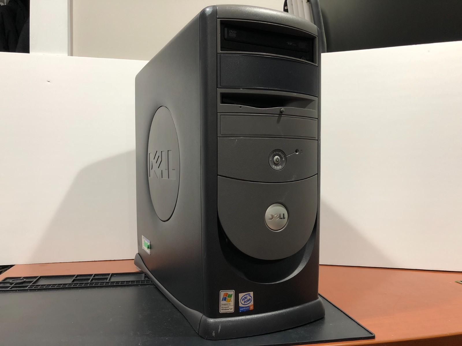Dell Dimension 4550 Dual Boot Win98SE & XP – New Caps – Custom – P4, NVIDIA AGP