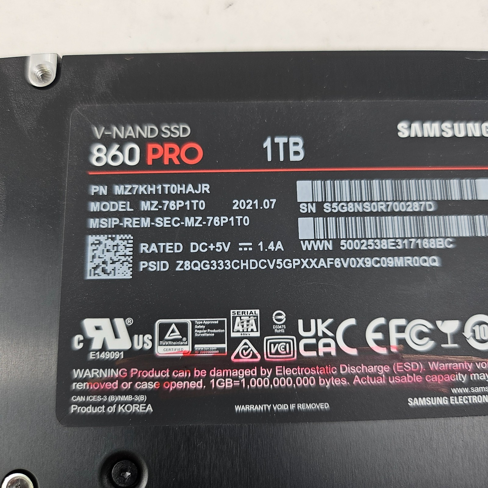 Samsung 860 Pro 1TB SSD (MZ-76P1T0) 3D V-NAND SATA III 6Gb/s 2.5″ 7mm