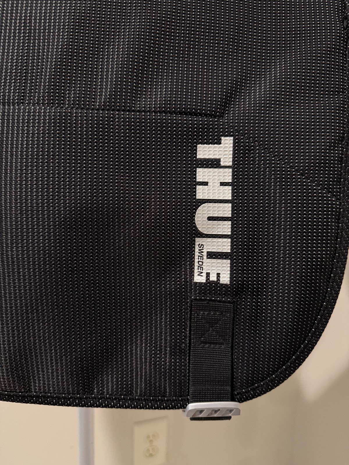 THULE Messenger Padded Transit Work Crossbody Laptop Black