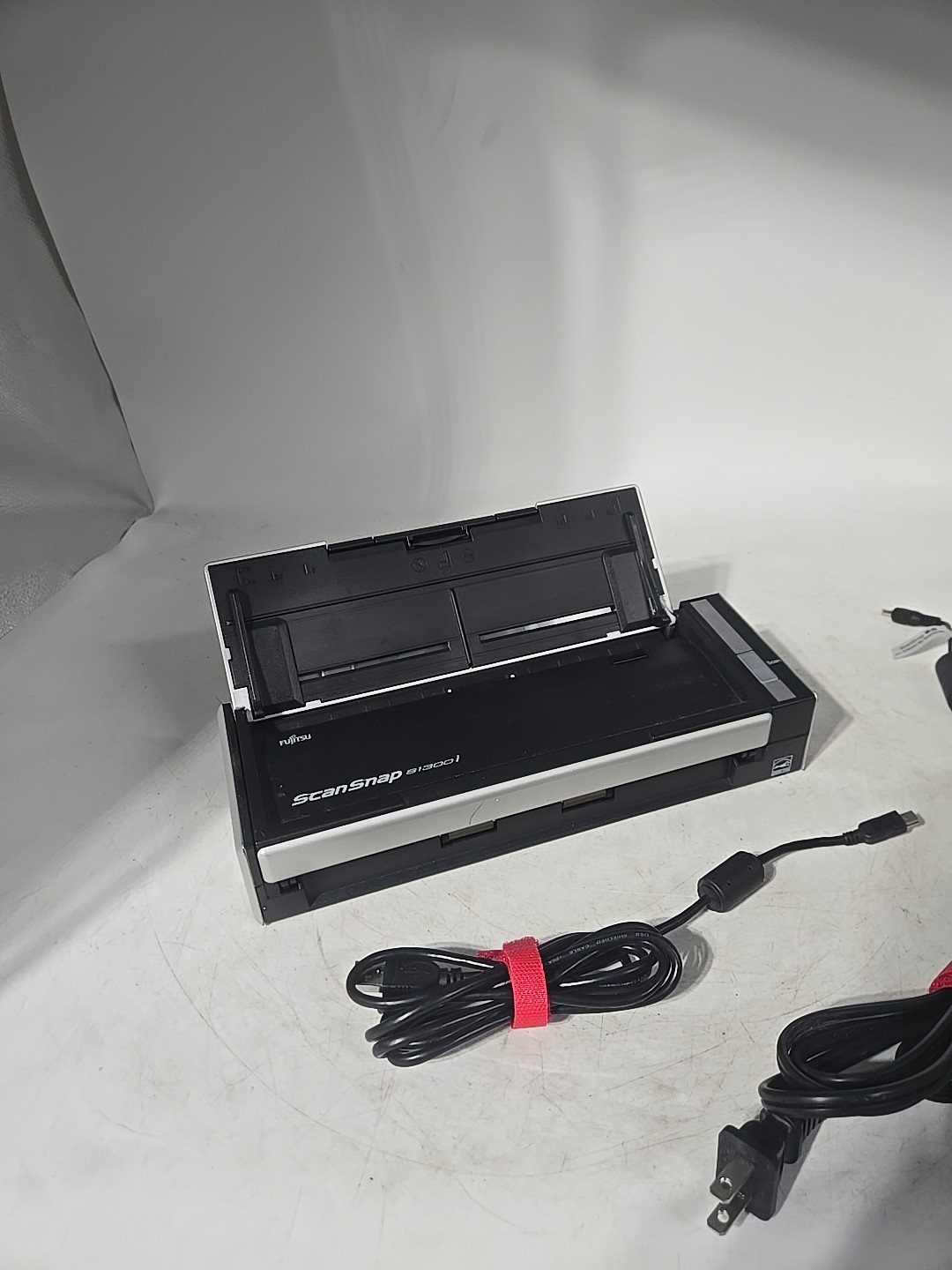 Fujitsu S1300i ScanSnap Document Scanner Working In Very Good Condition W/ Cords