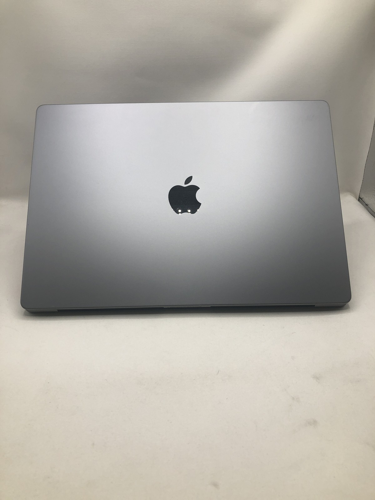 APPLE MACBOOK PRO A2485 2021 M1 PRO 512GB 16GB -Grade D