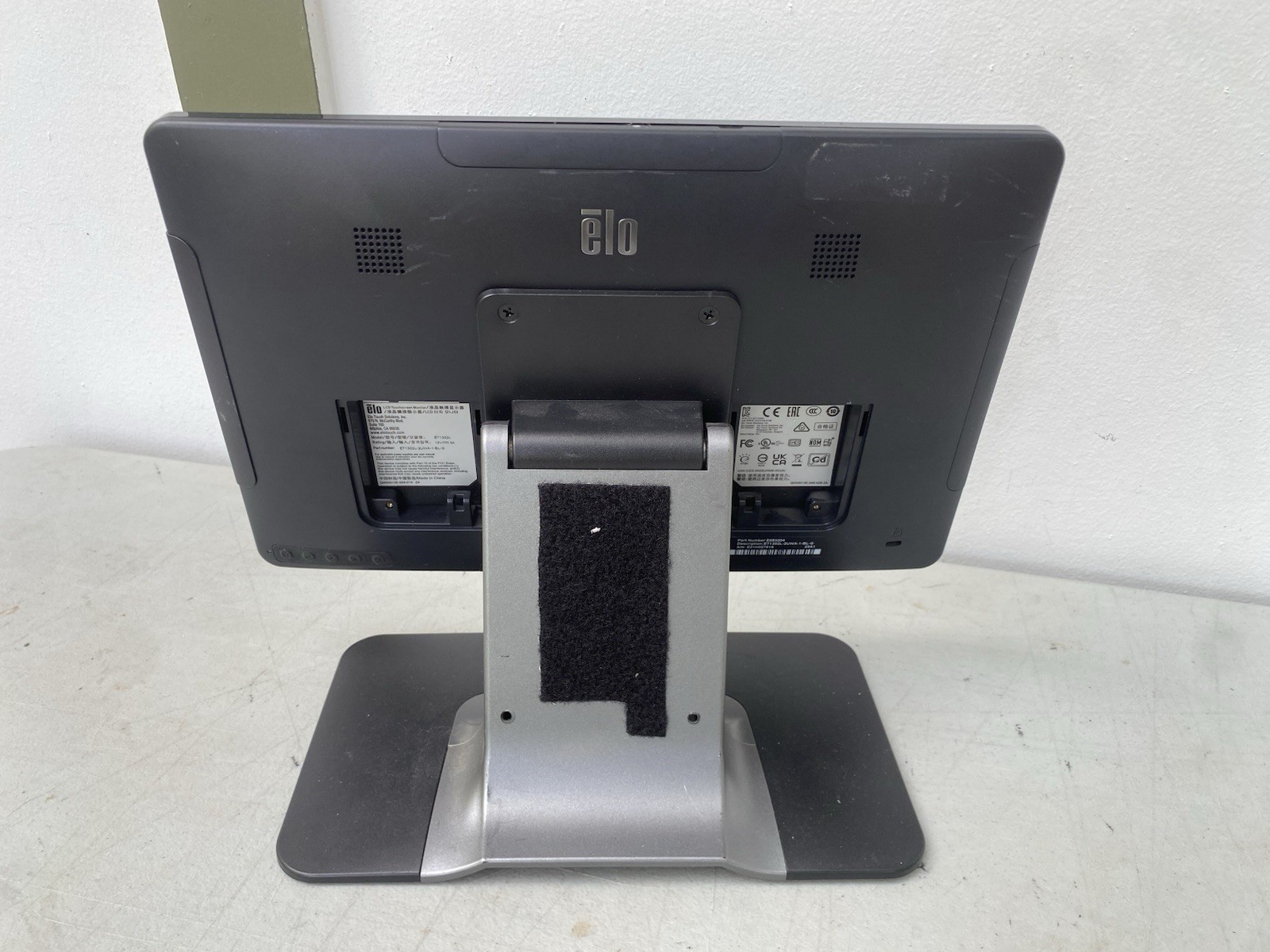 ELO ET1302L Anti-Glare Wall Mountable 13.3″ Touchscreen w/Stand NO POWER CORD