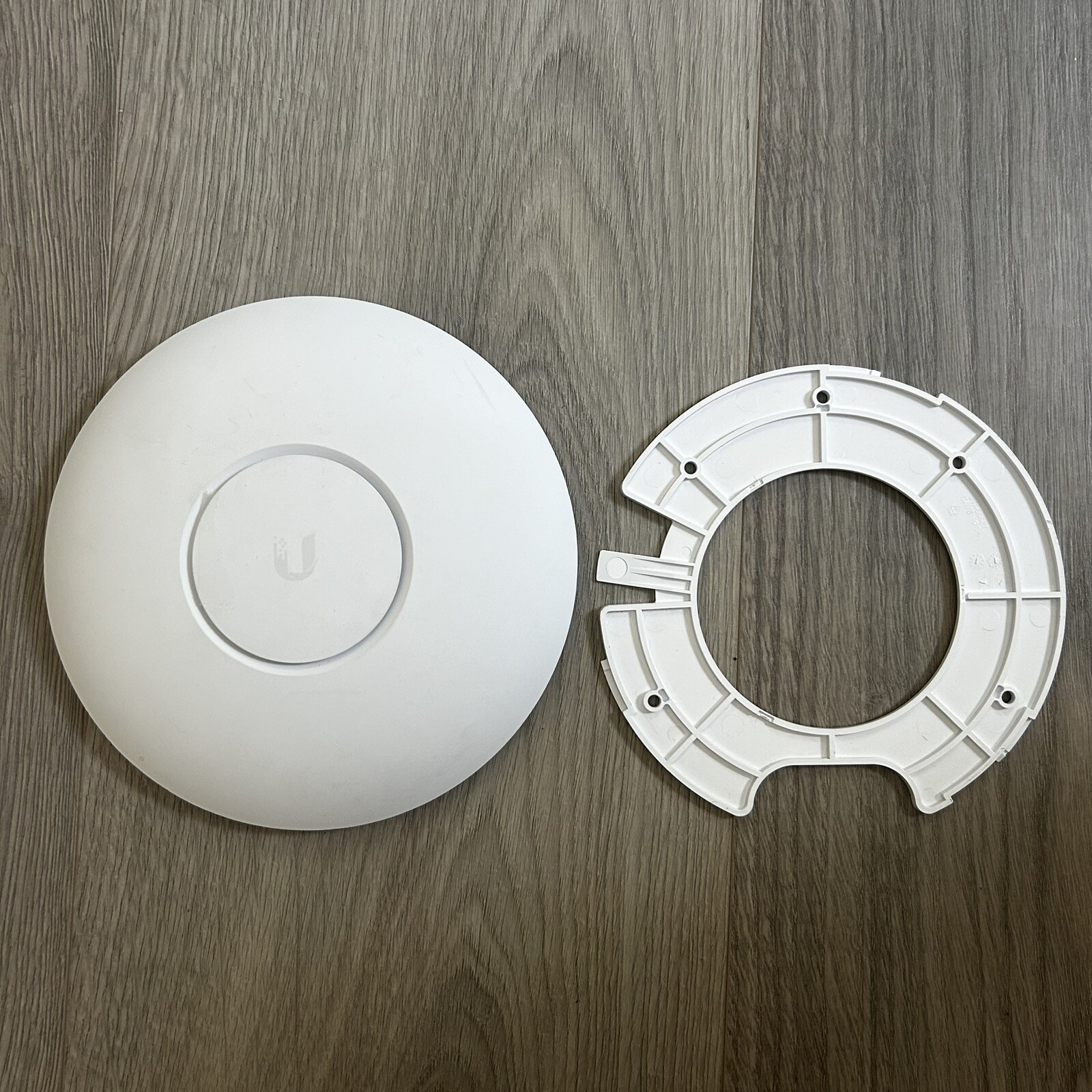 Ubiquiti Unifi AP AC PRO (UAP-AC-PRO-US) 802.11ac Wireless Access Point