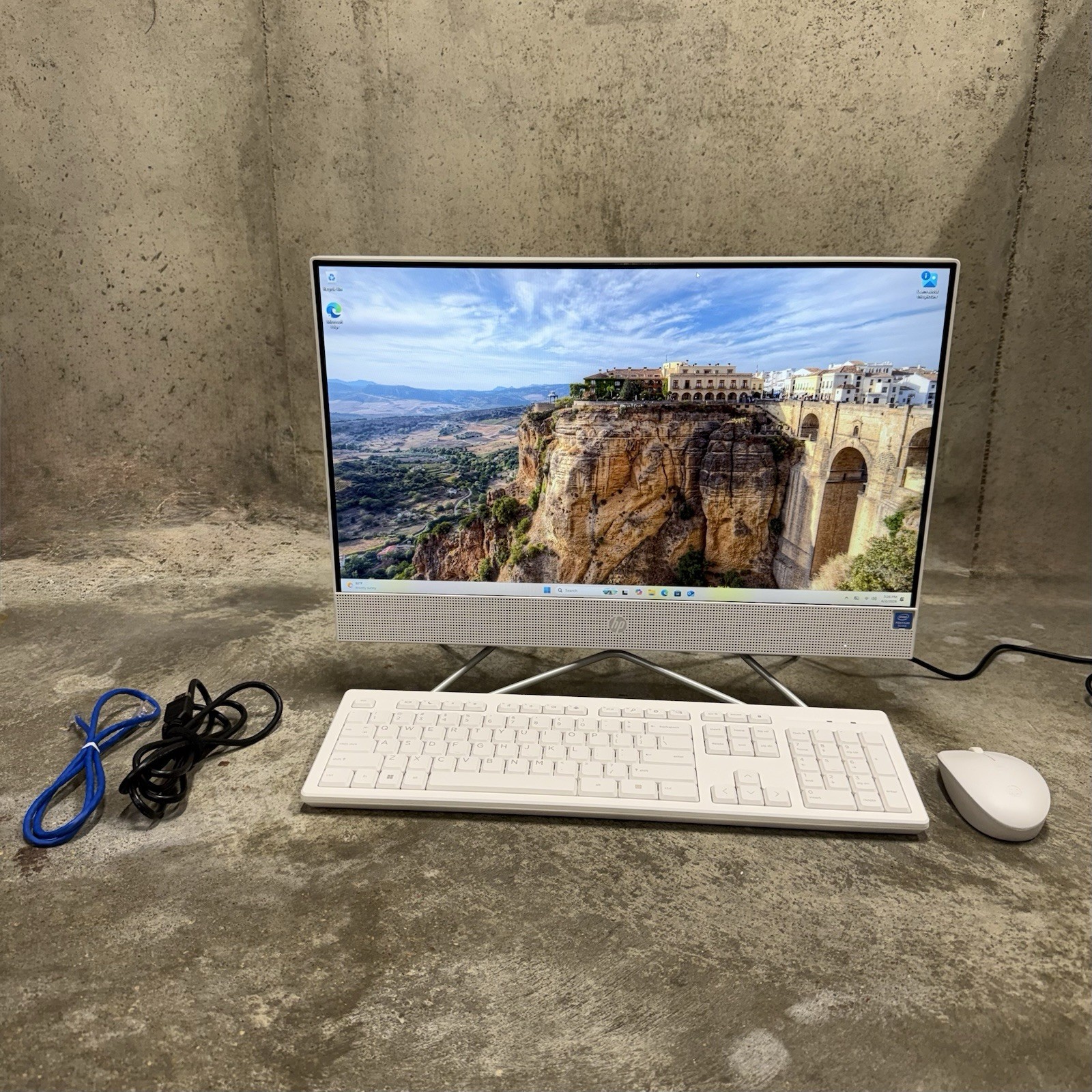 HP 22-dd0123w All In One PC J5040 4GB 128GB SSD Win11 Webcam KB Mouse WiFi