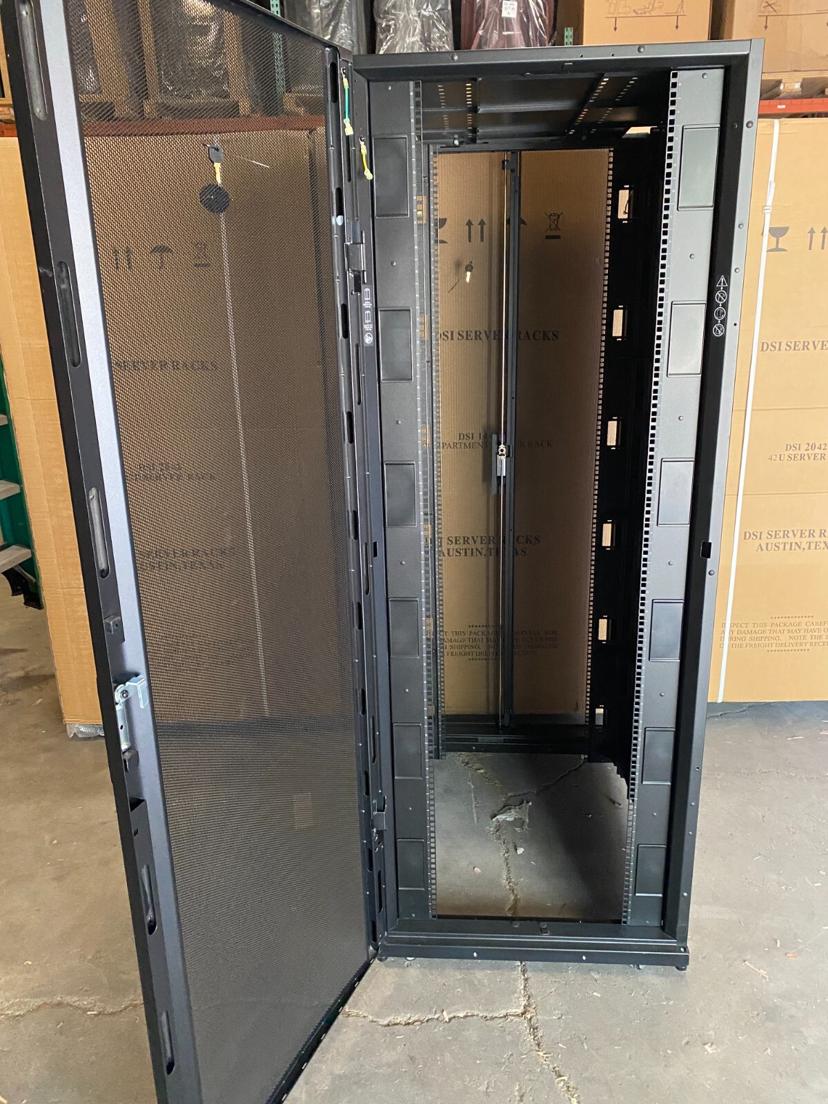 APC AR3150 Server Rack Enclosure NetShelter SX 42U IP20 29″ W x 42″ D 78″ H