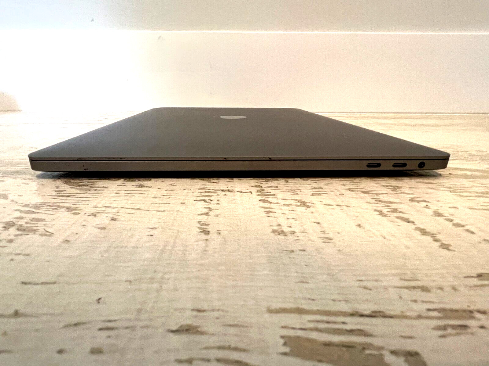 Apple MacBook Pro 15″ Touch Bar 256GB SSD 16GB i7 Ventura Space Gray – Warranty