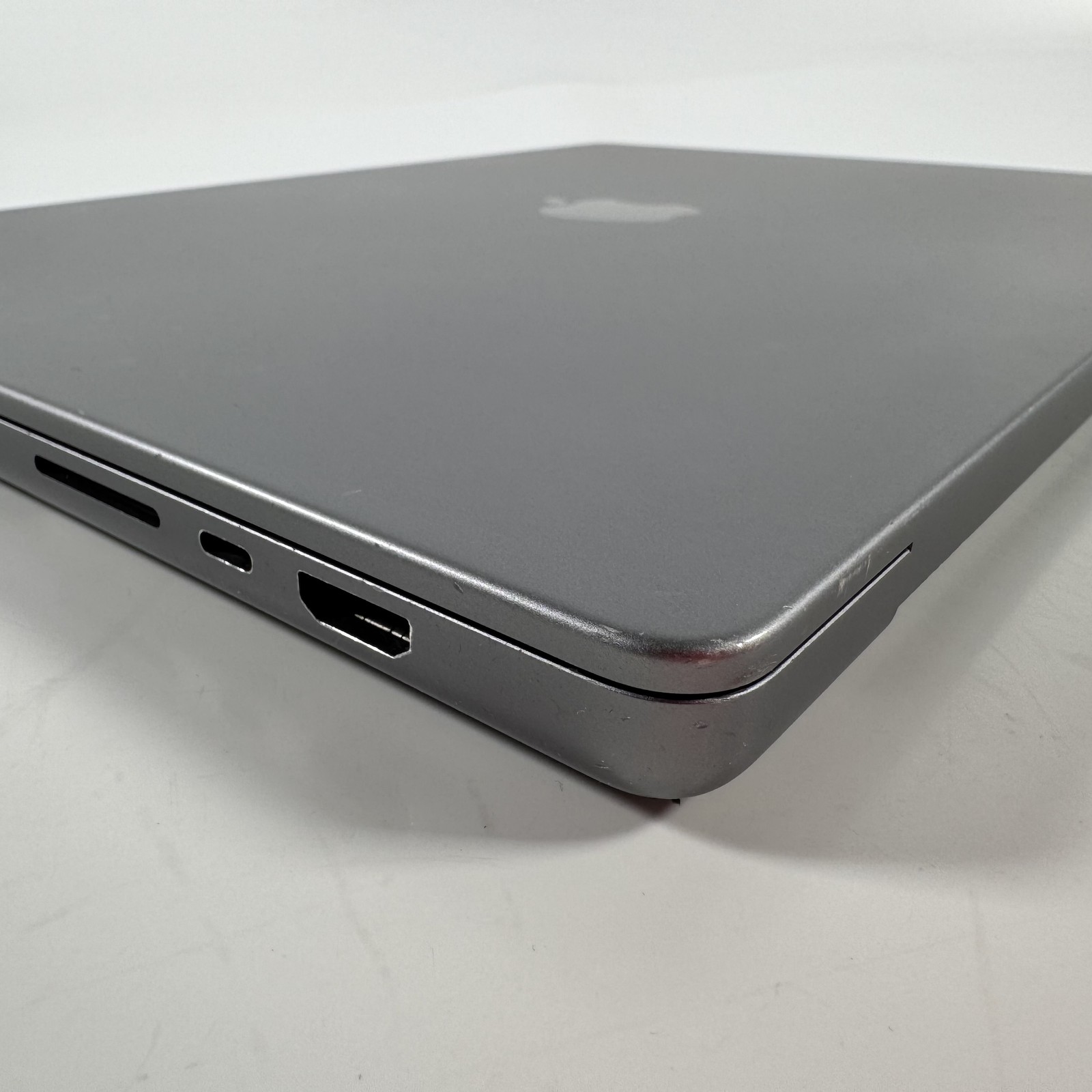 Apple 2021 16″ MacBook Pro M1 Max 32-Core GPU 1TB 32GB MK1F3LL/A | D Grade