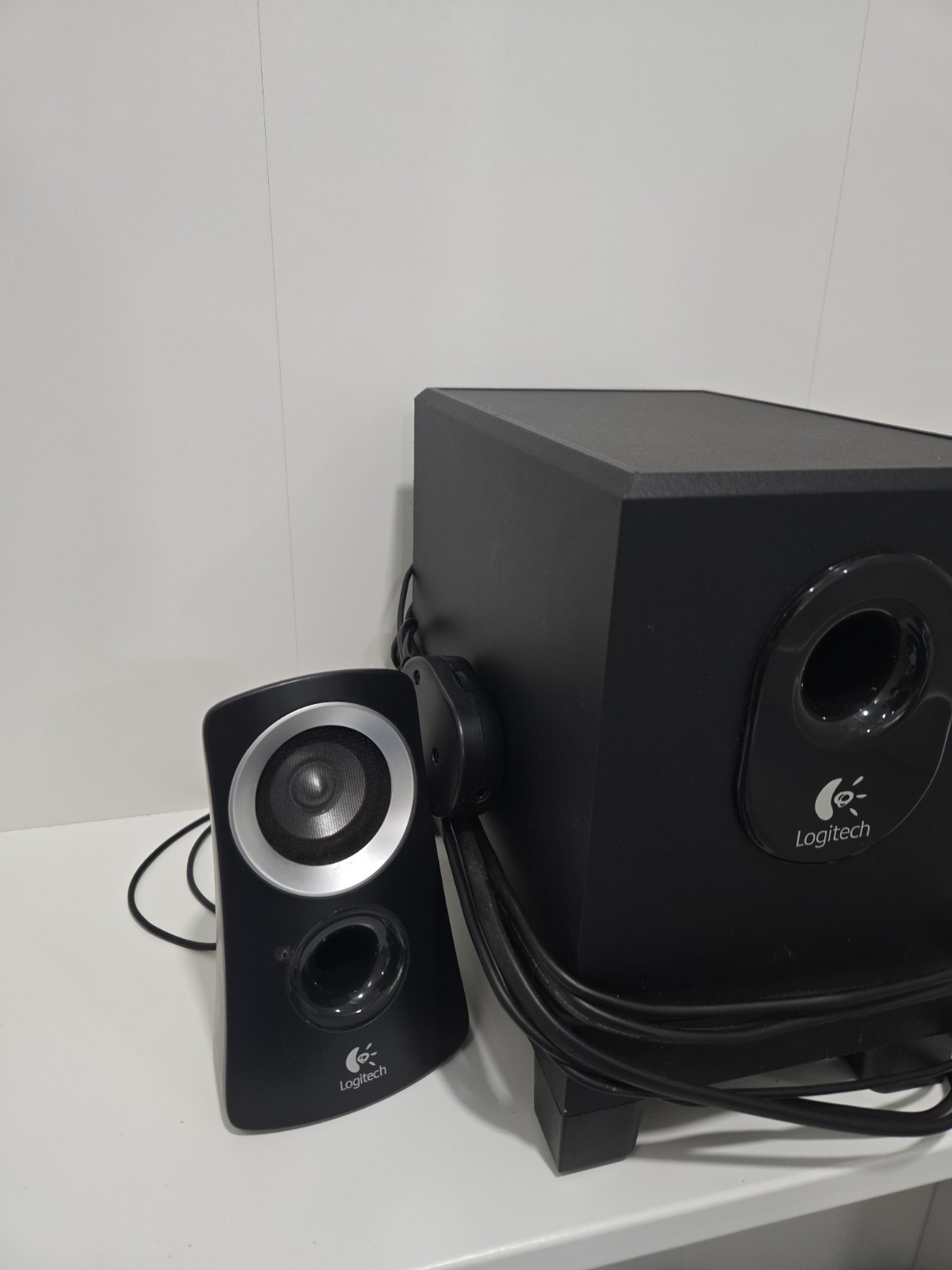 Logitech Z313 2.1 Multimedia Speaker System with Subwoofer & Wired Remote-TESTED