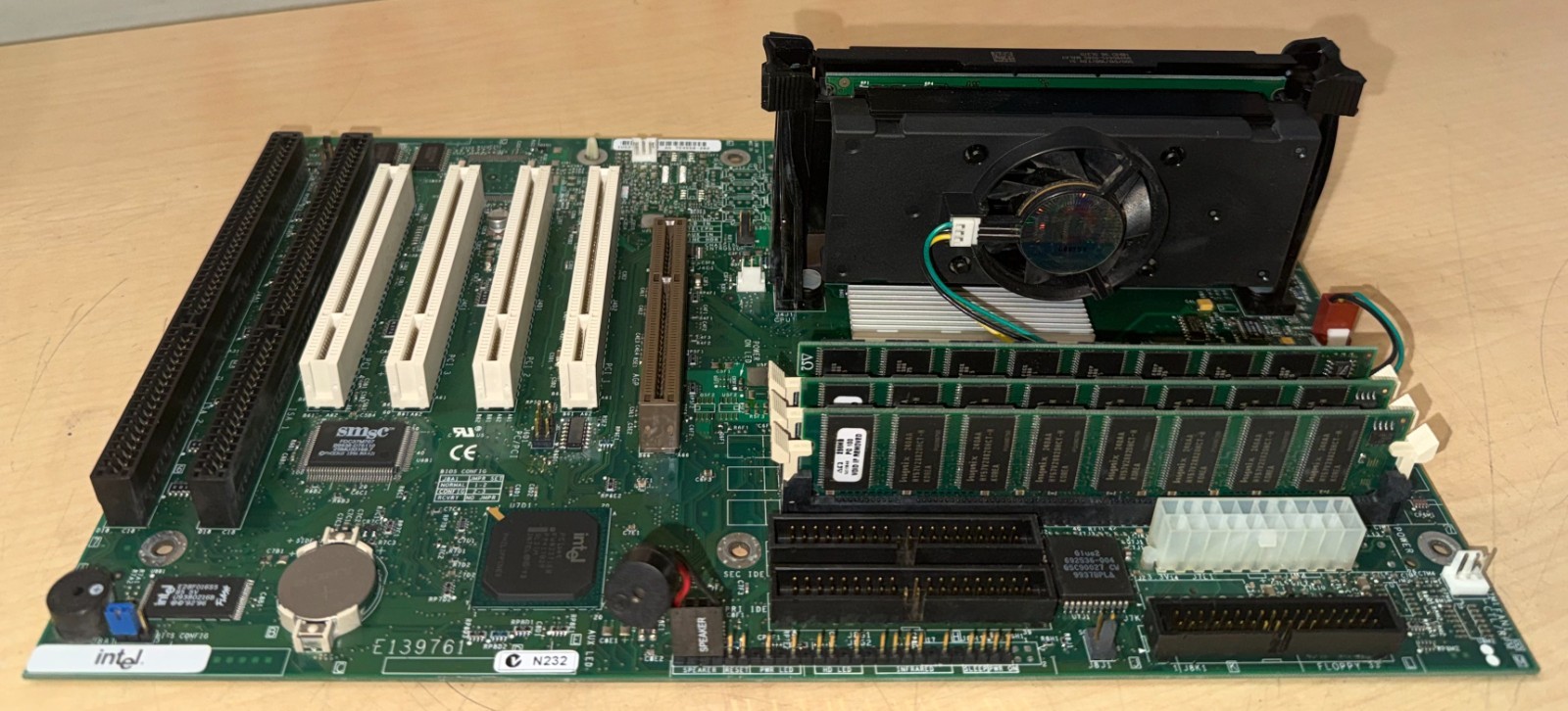 Intel E139761 ATX SE440BX-2 (Seattle 2) Intel Pentium III @ 500MHz 640Mb RAM KL