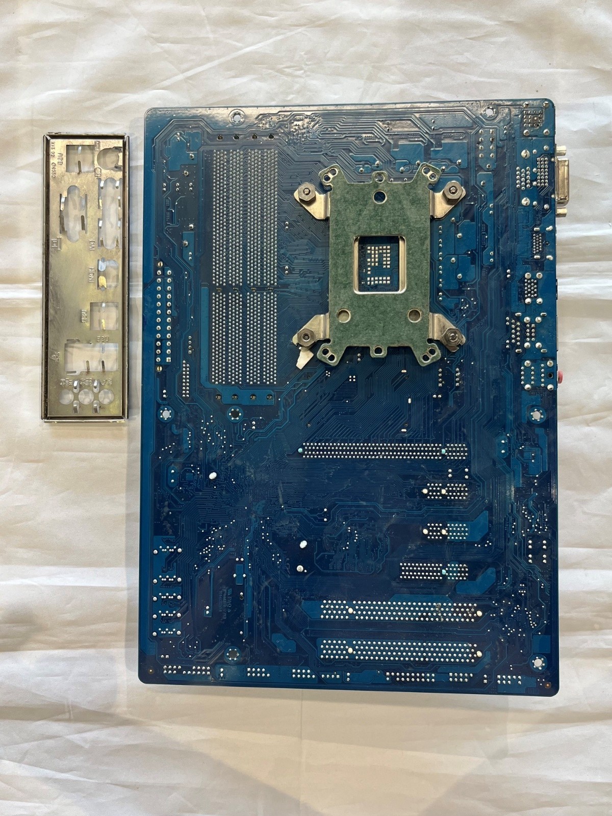 Gigabyte GA-H77-DS3H LGA1155 H77 Motherboard ATX VGA DDR3 With I/O shield