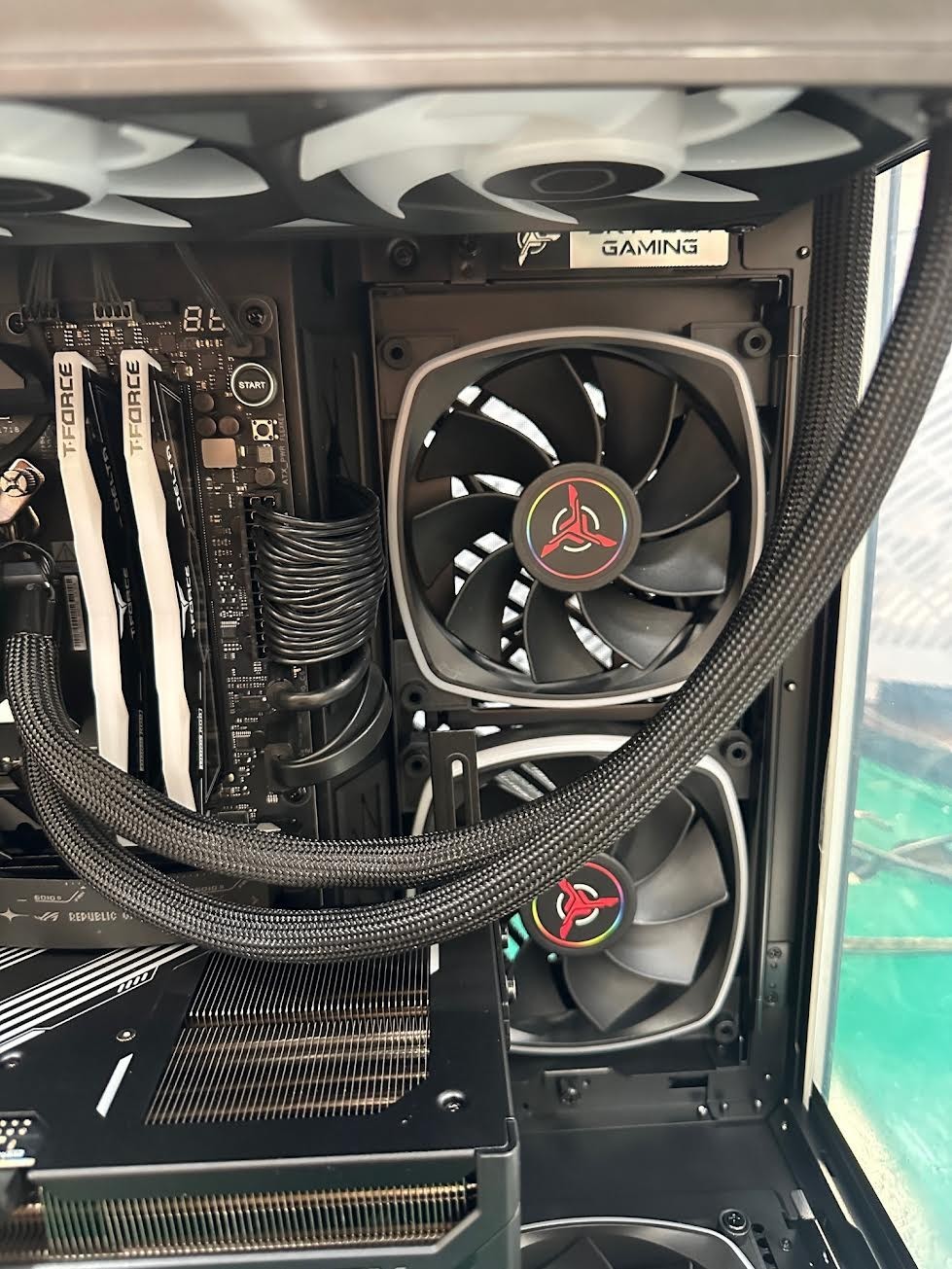 Skytech Gaming PC – RYZEN 7 9850X3D, RTX 5080, 2TB NVME, 32GB (USED)