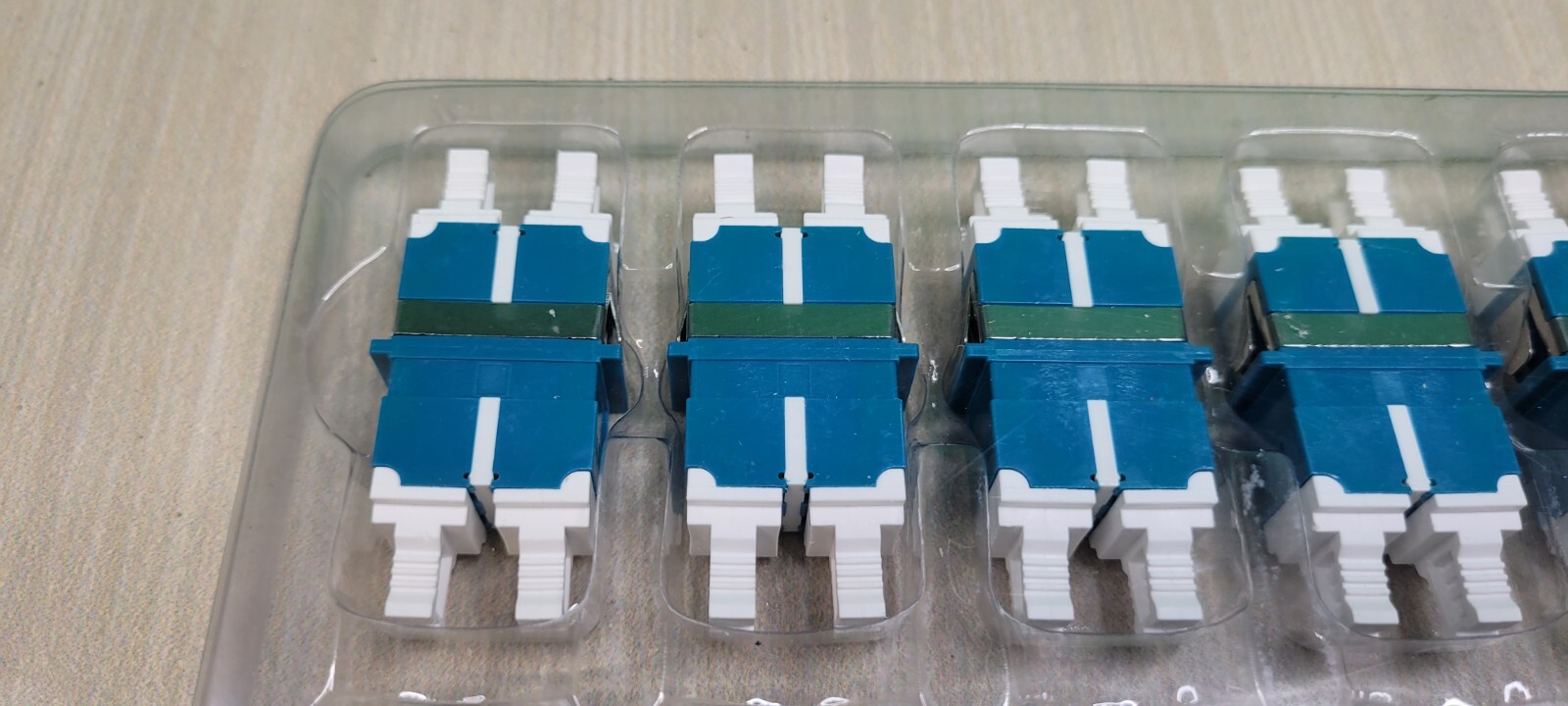 (QTY. 100) MTP to 4x LC OPTICAL BREAKOUT COUPLER LCSM-2×2-ADAPTER FIBER OPTIC