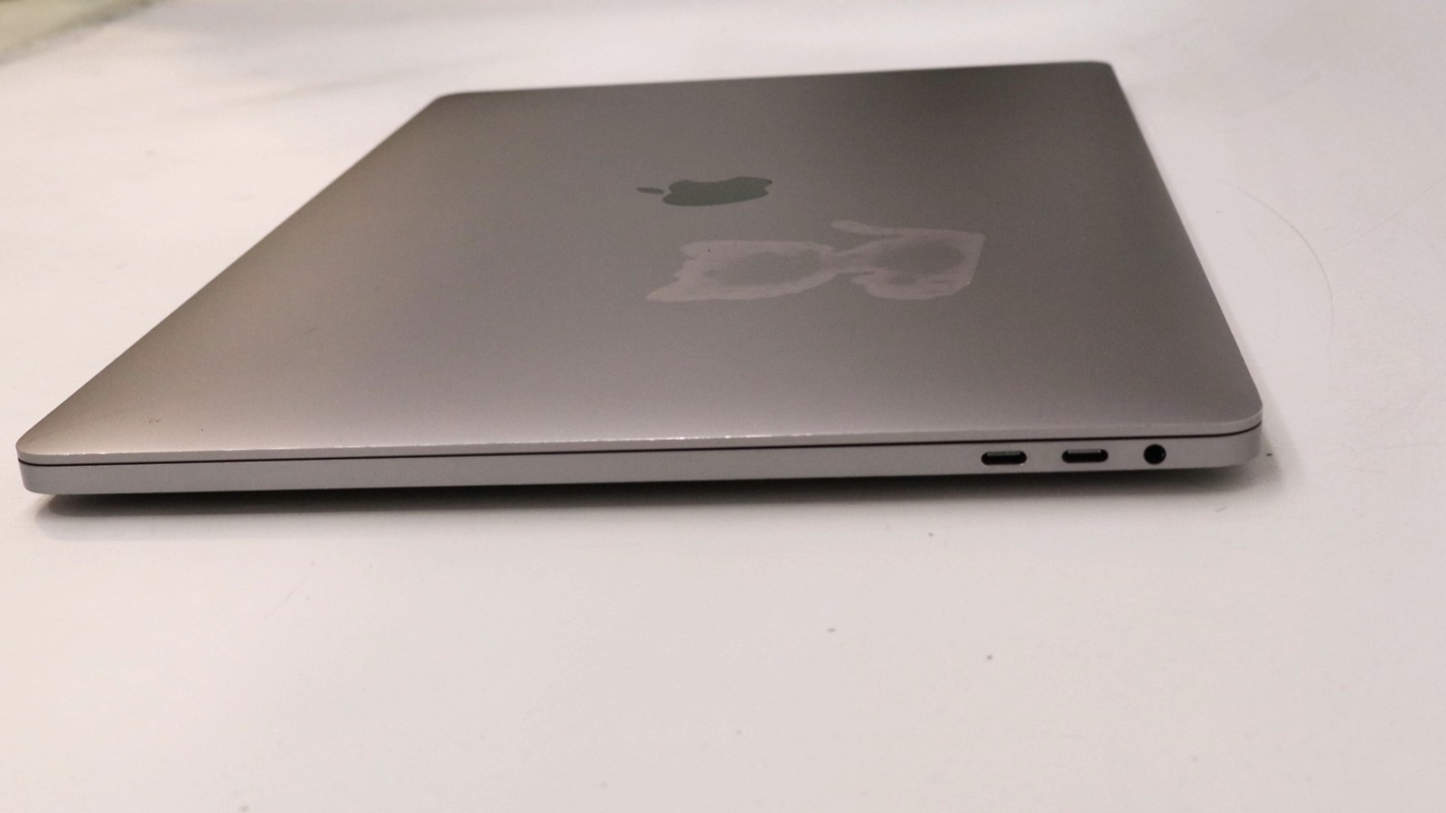 Apple Macbook Pro 16″ i9-9980HK 64GB 1TB – Very Good