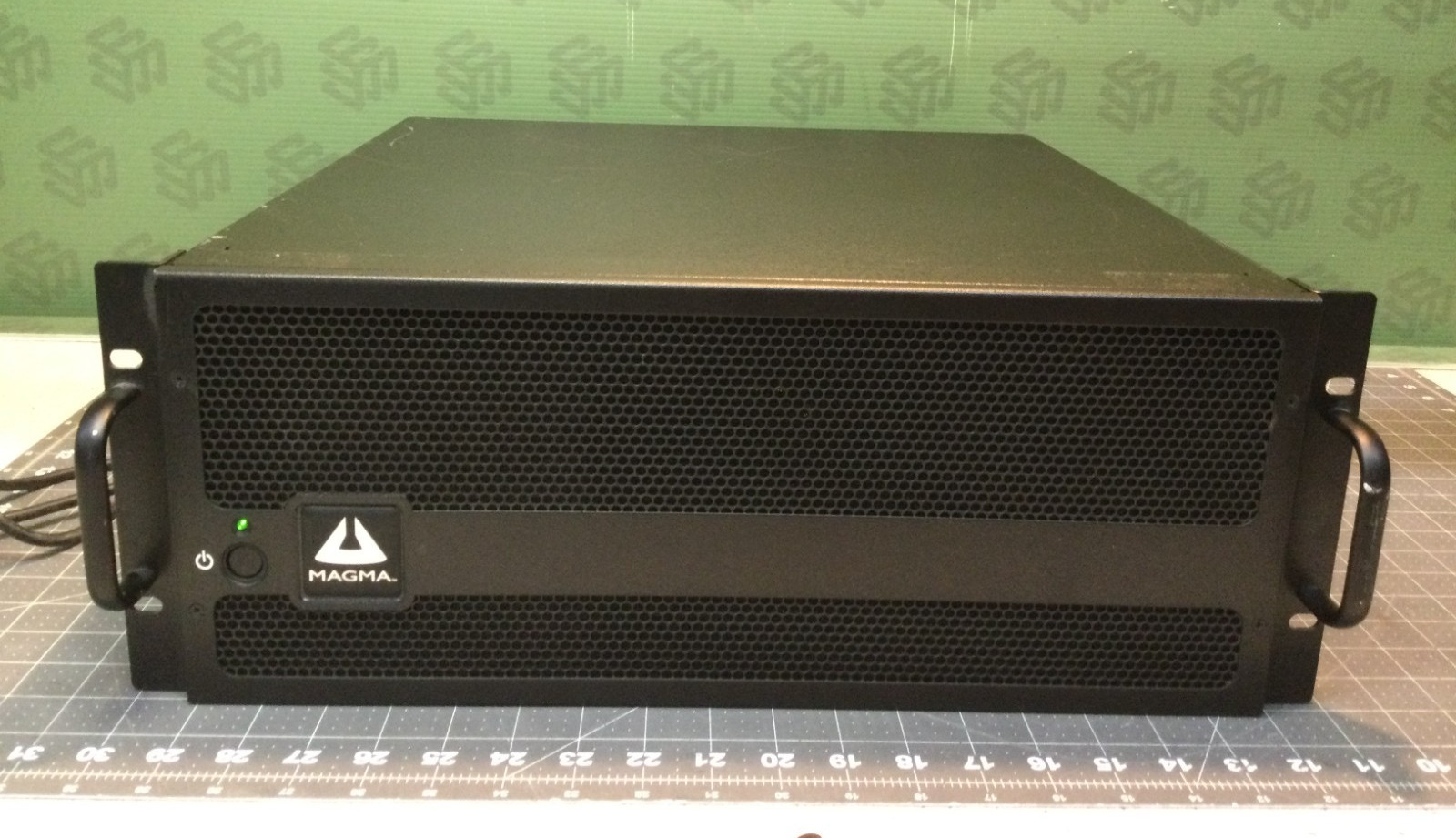 Magma PE6R4-I 6-Slot PCI Express to PCI/PCI-X Expansion Chassis Rackmoun