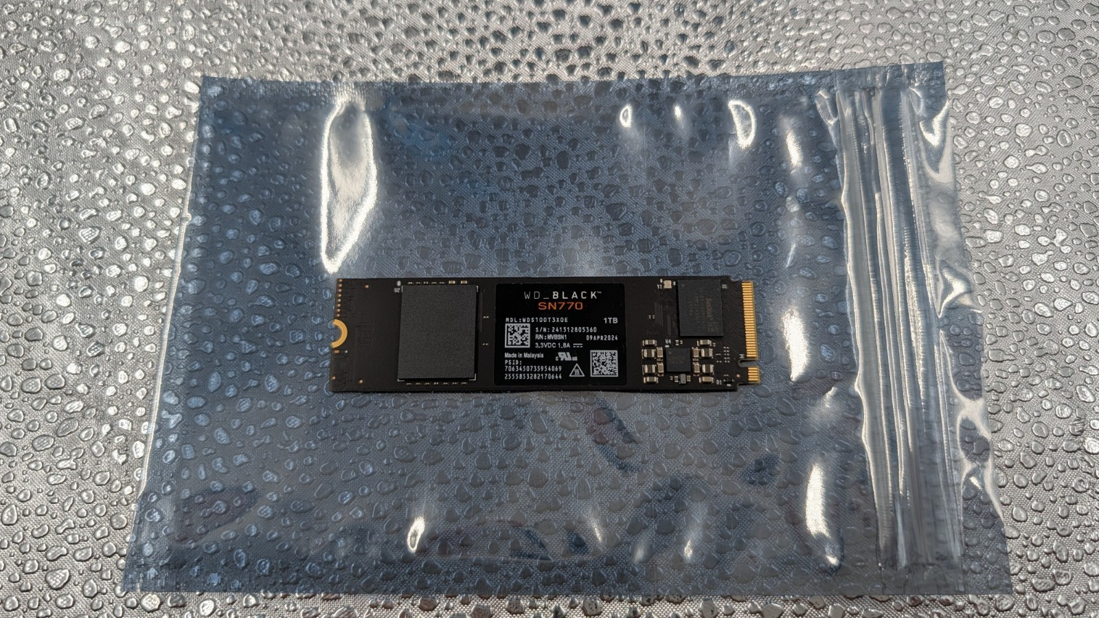 Western Digital WD_BLACK SN770 NVMe SSD 1TB PCIe Gen4 x4 M.2 2280 WDS100T3X0E