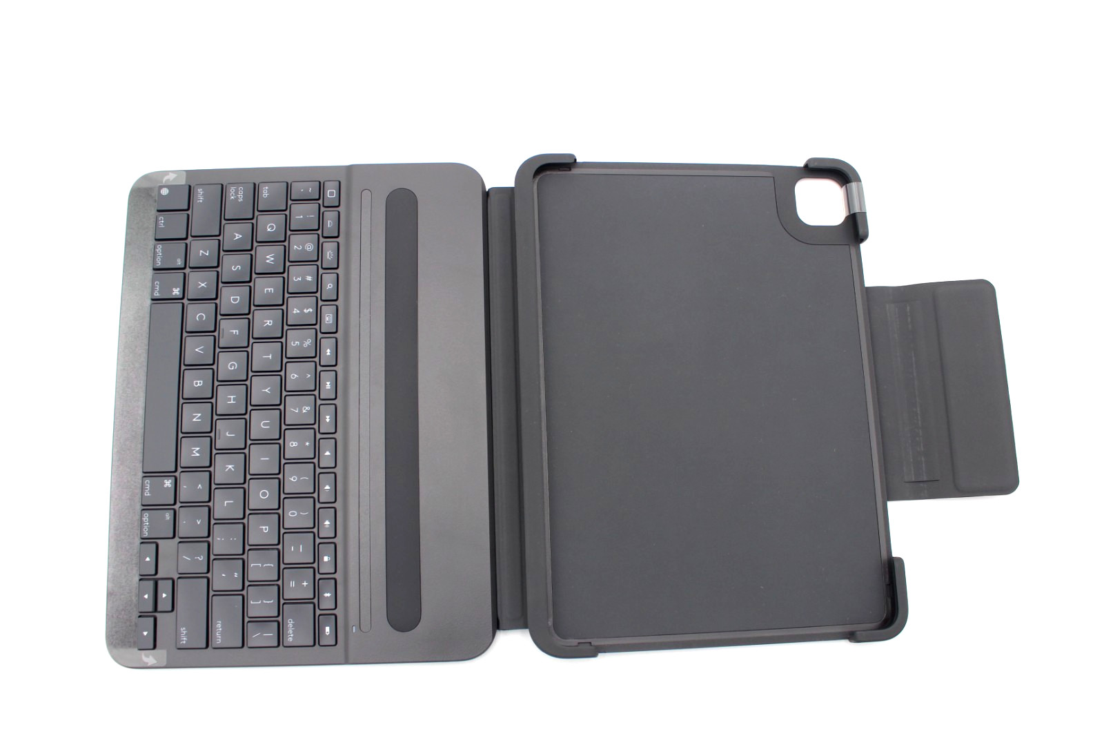 Logitech Slim Folio Pro Keyboard Case iPad Pro 11″ 1st 2nd Gen Backlit Bluetooth